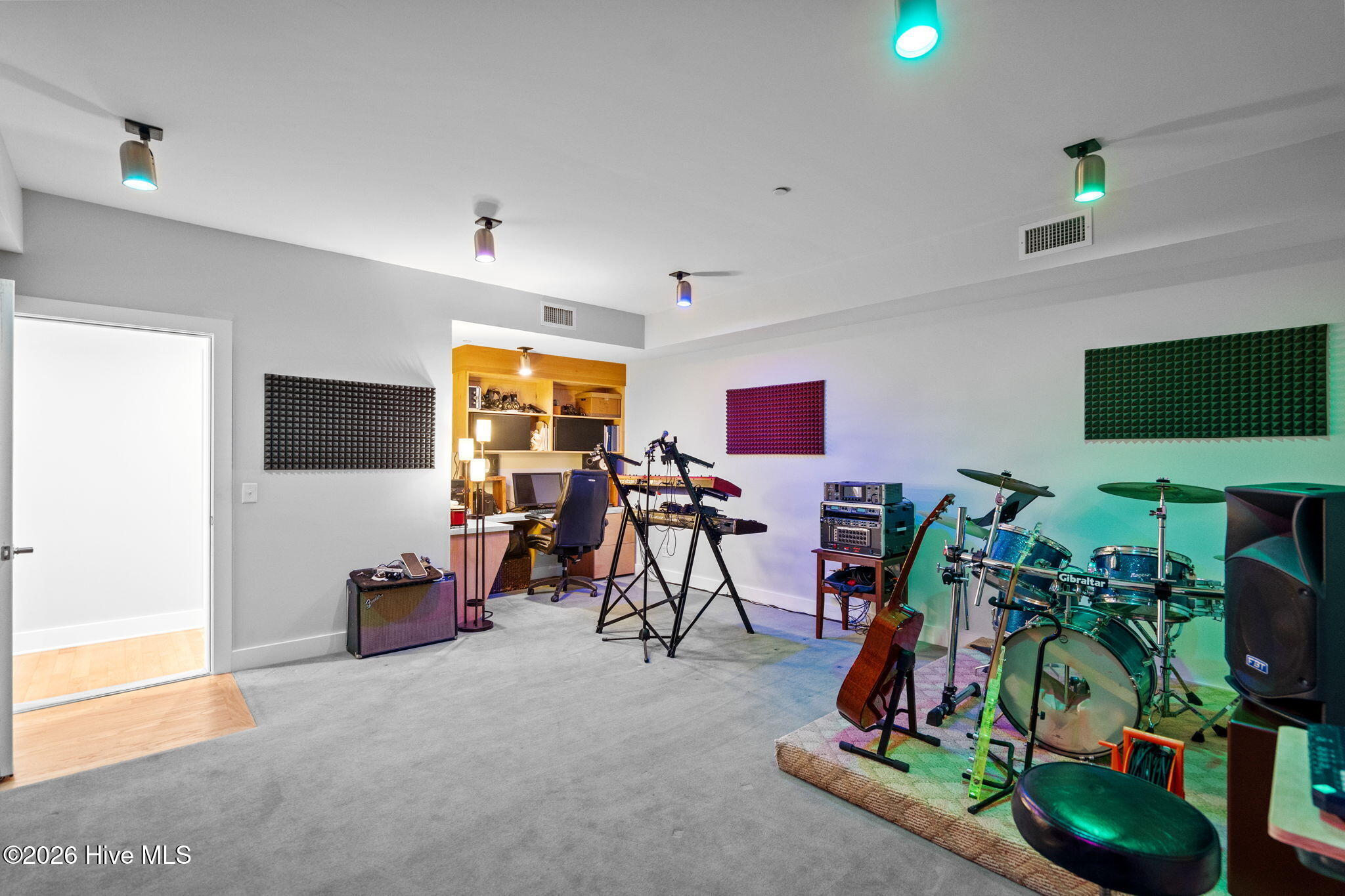 100554611 | Photo 28