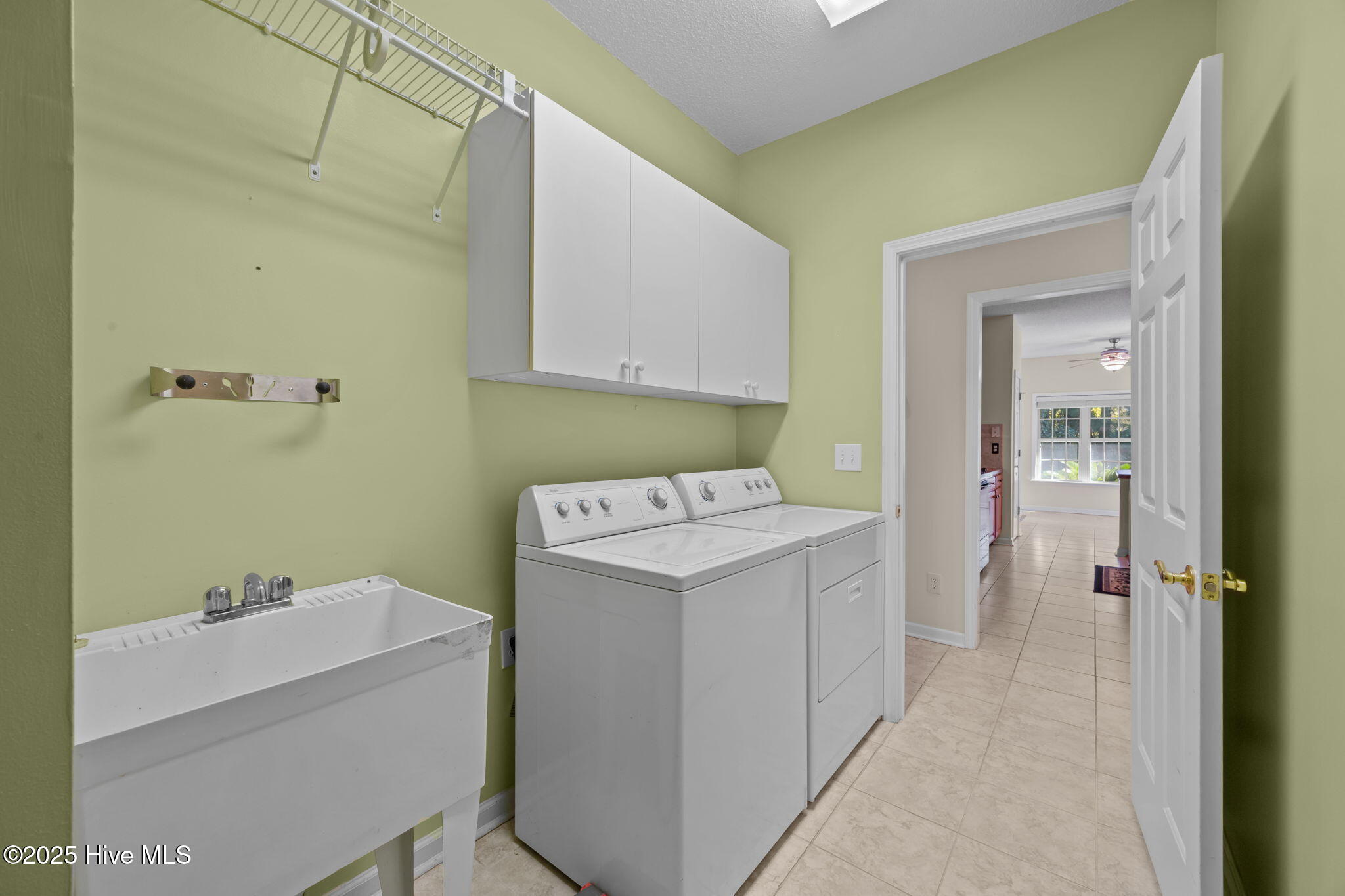 100539449 | Photo 33