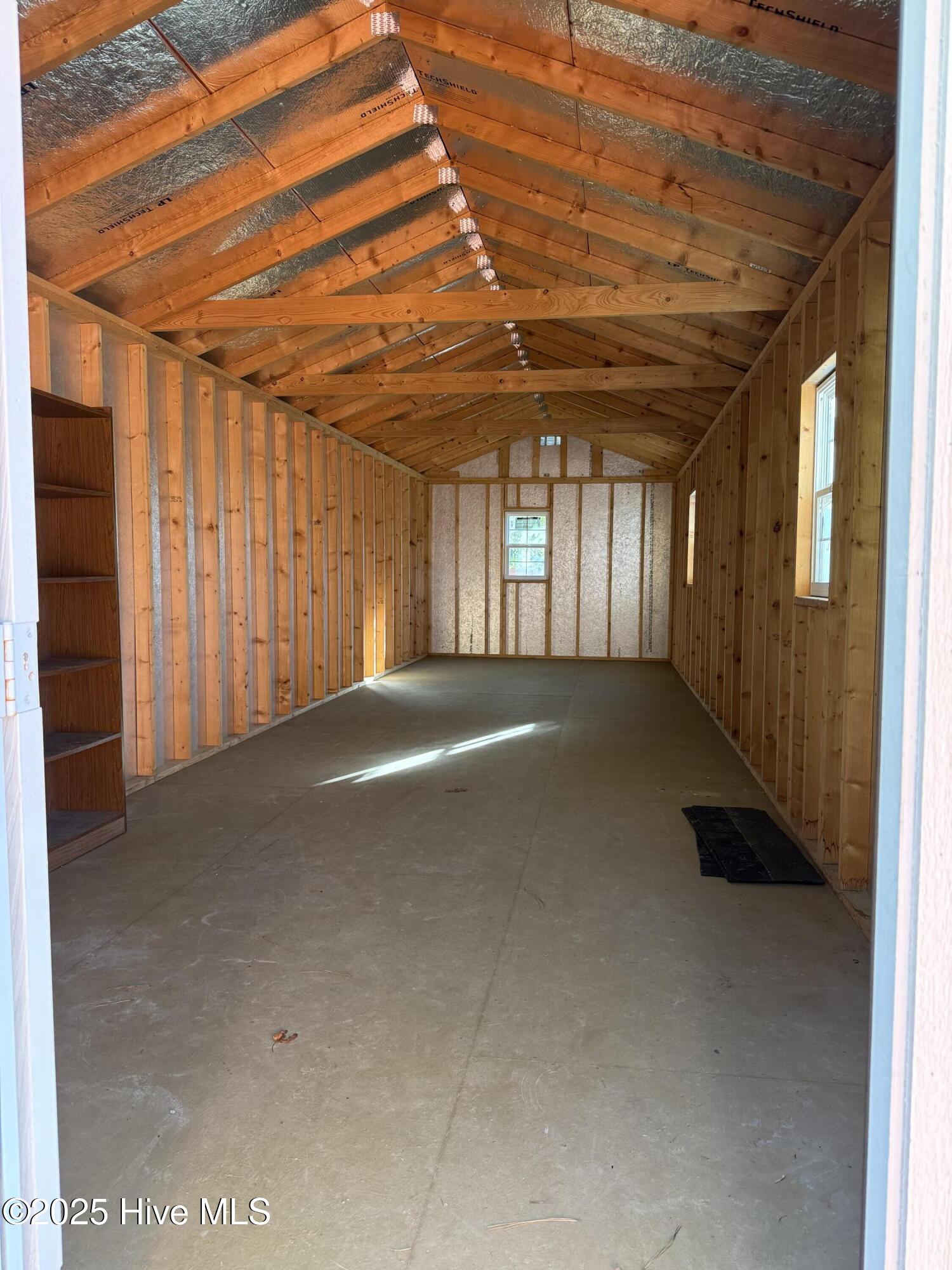 100537464 | Photo 36