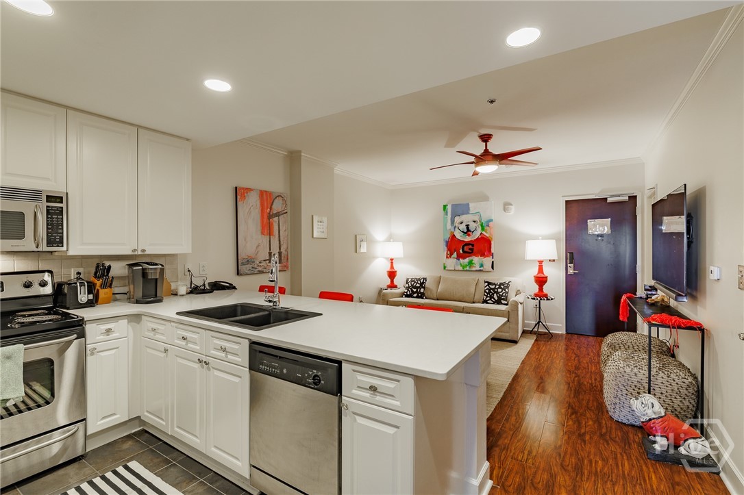 250 W Broad Street 714