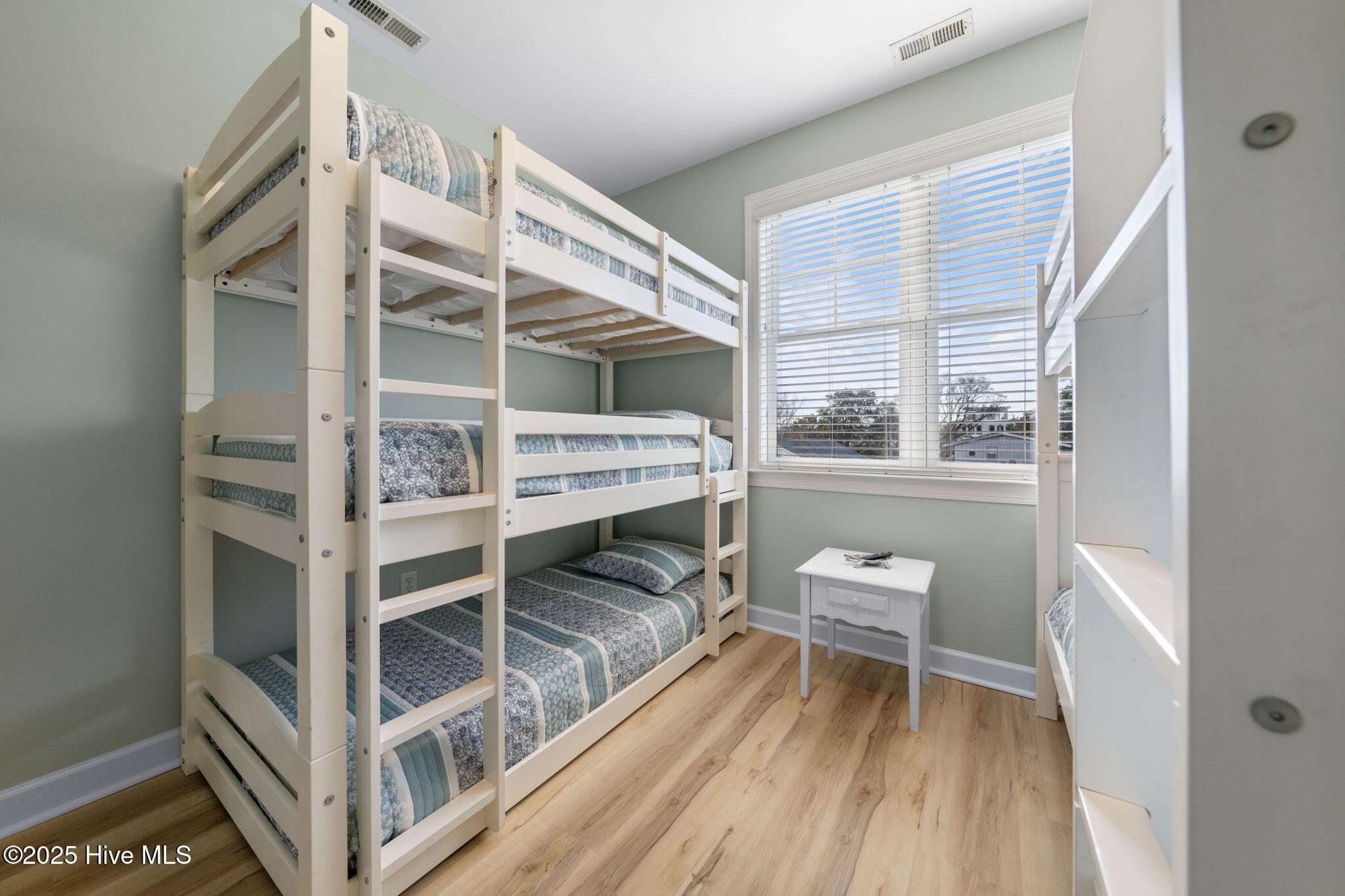 100526205 | Photo 33