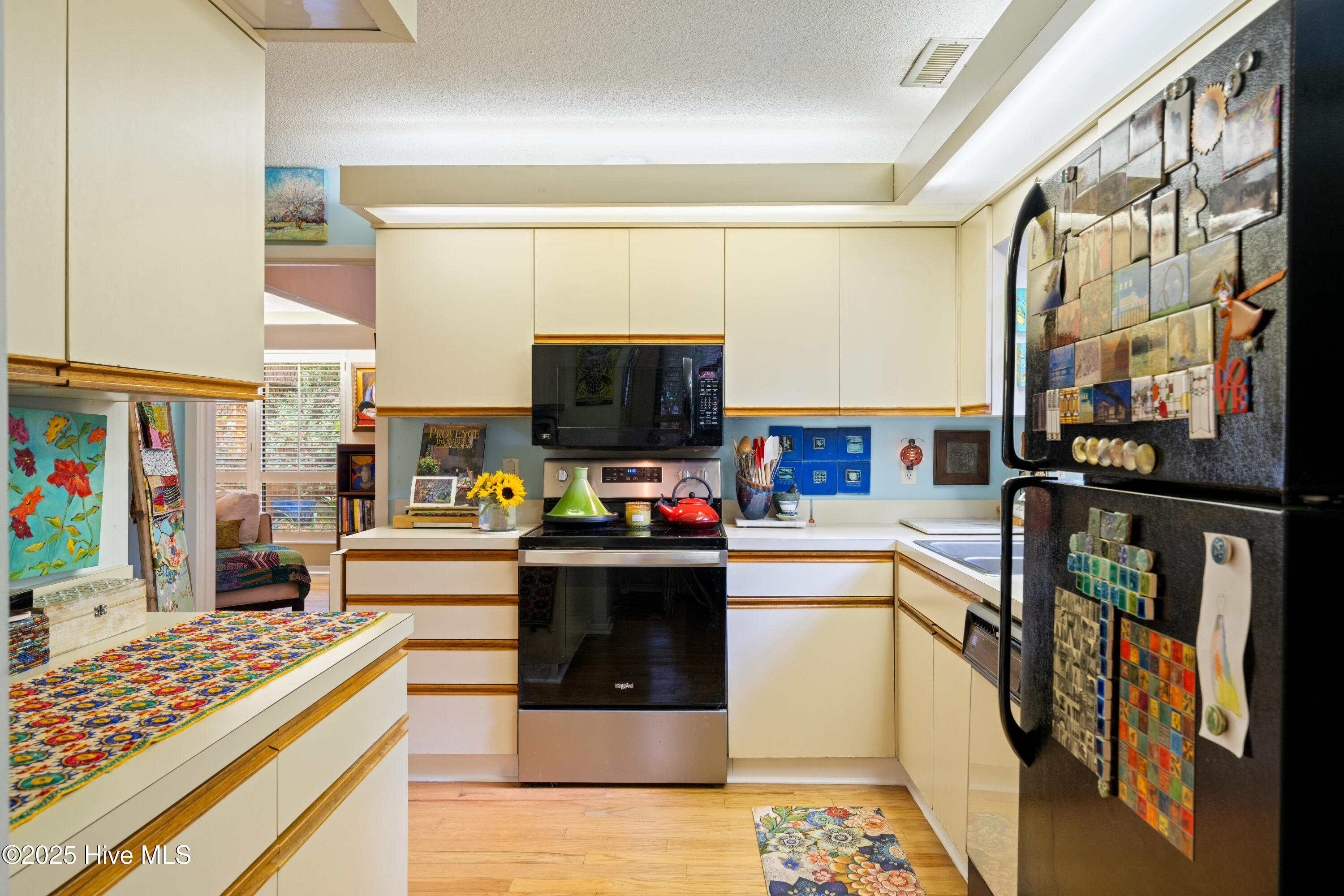 100543776 | Photo 23