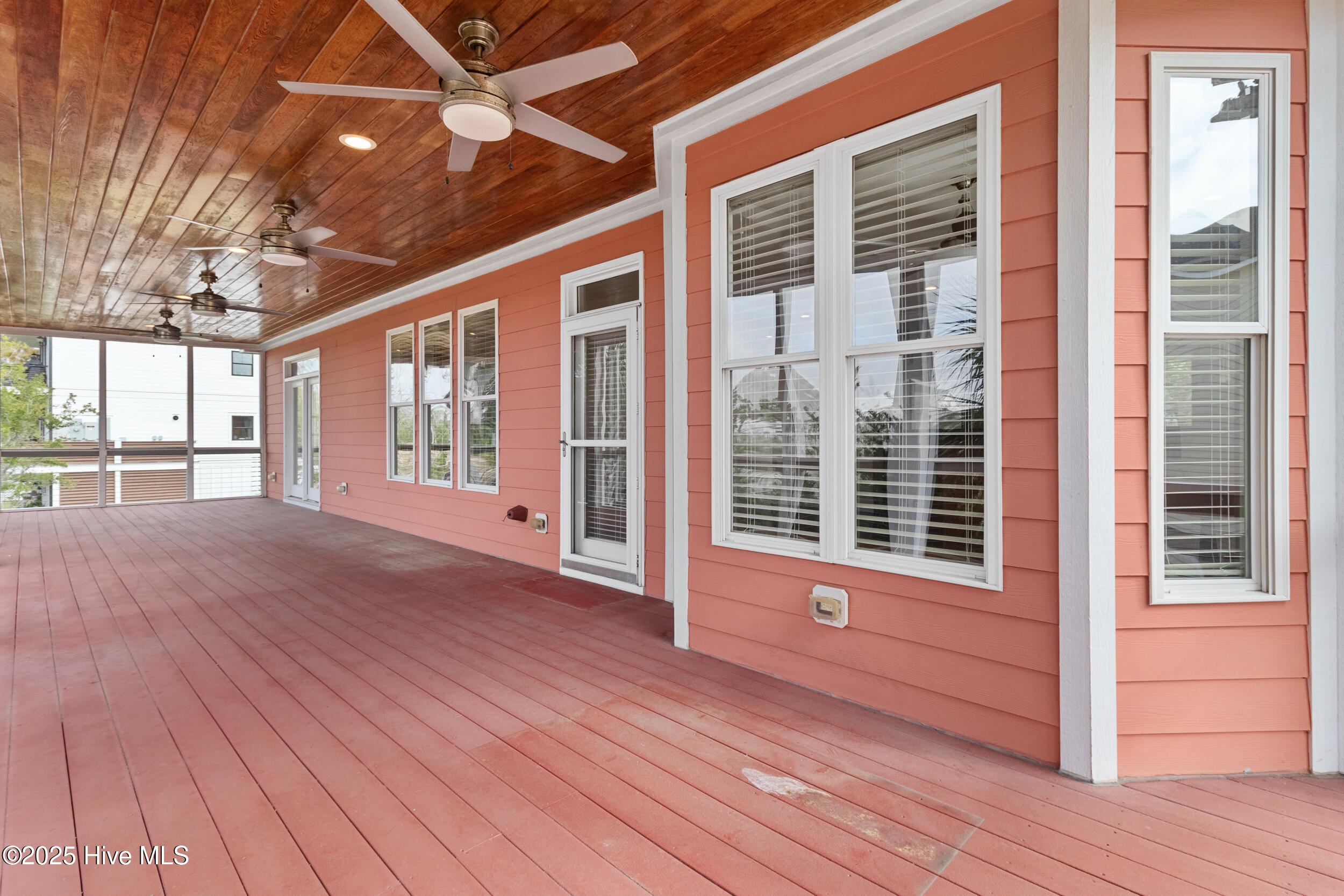 100538767 | Photo 40