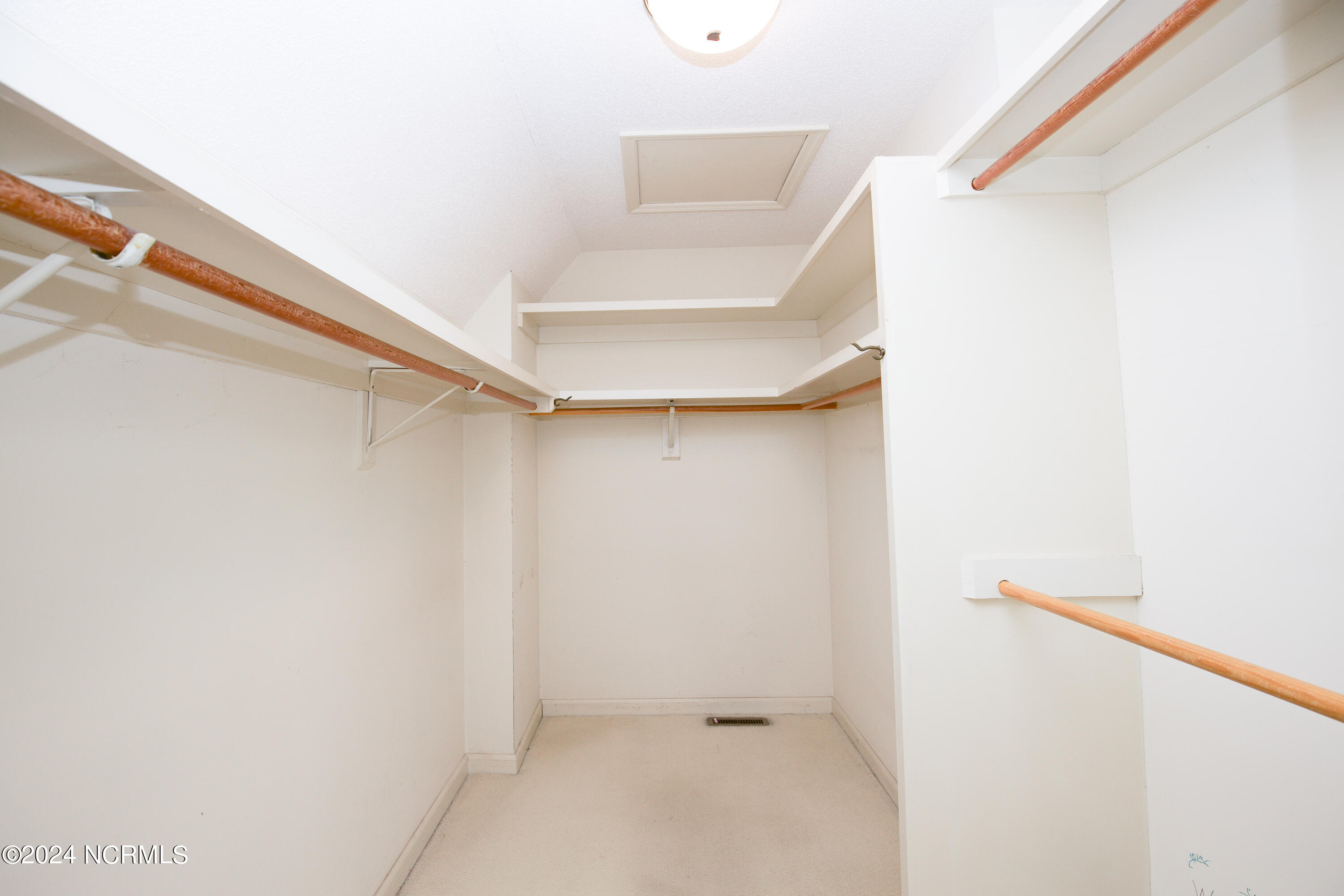 620 Diamondhead Dr S-33