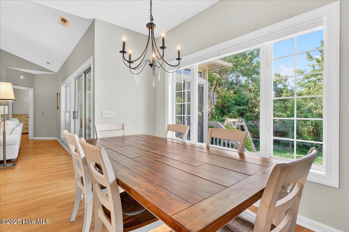 100561885 | Photo 35