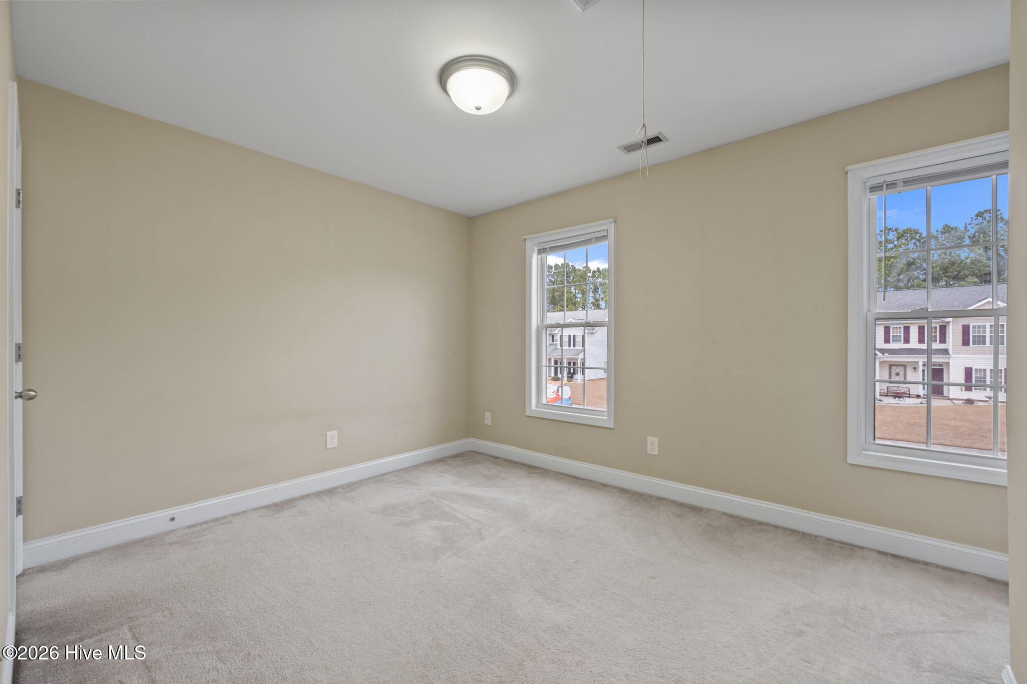 100548708 | Photo 25