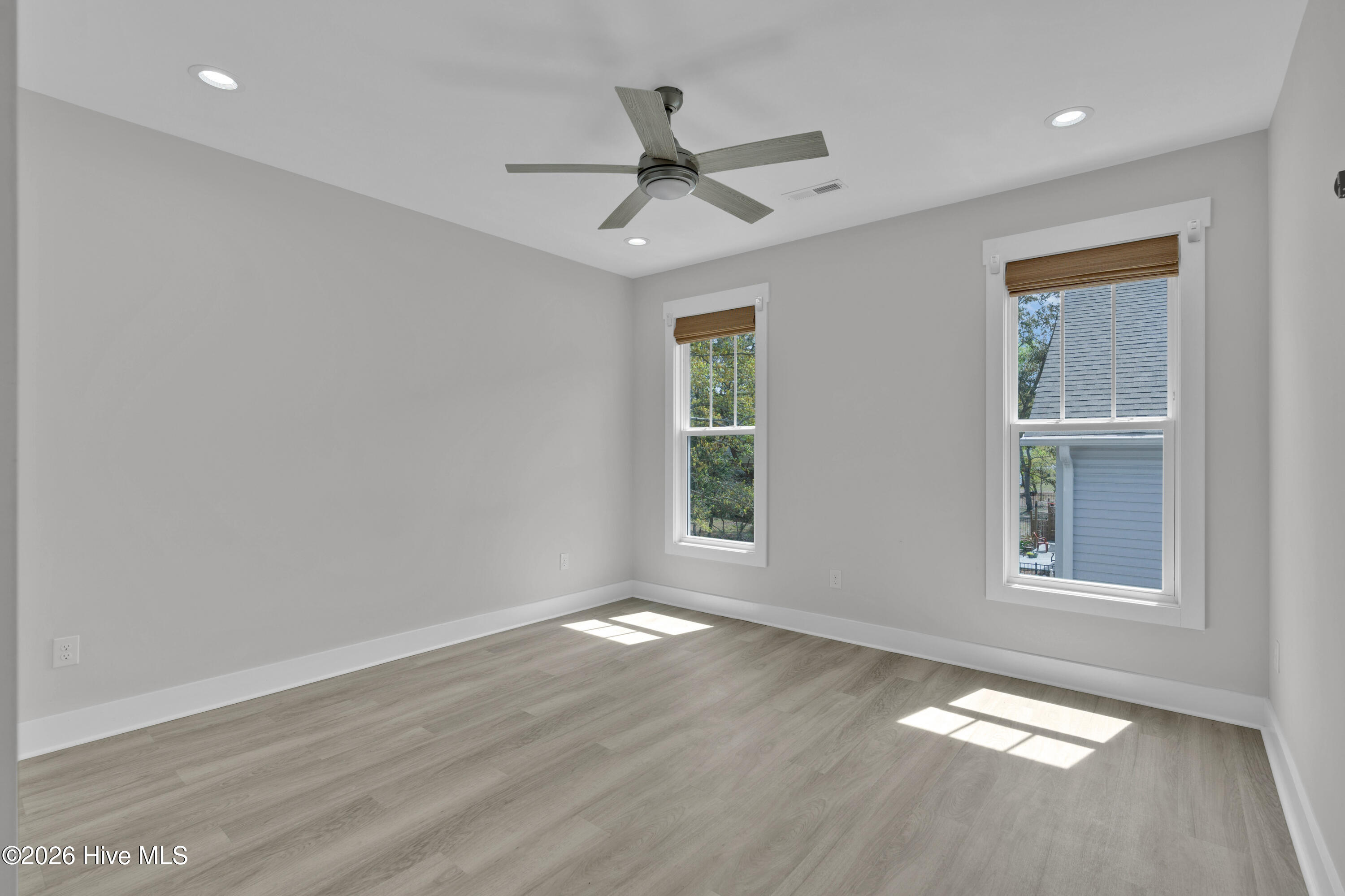 100565490 | Photo 19