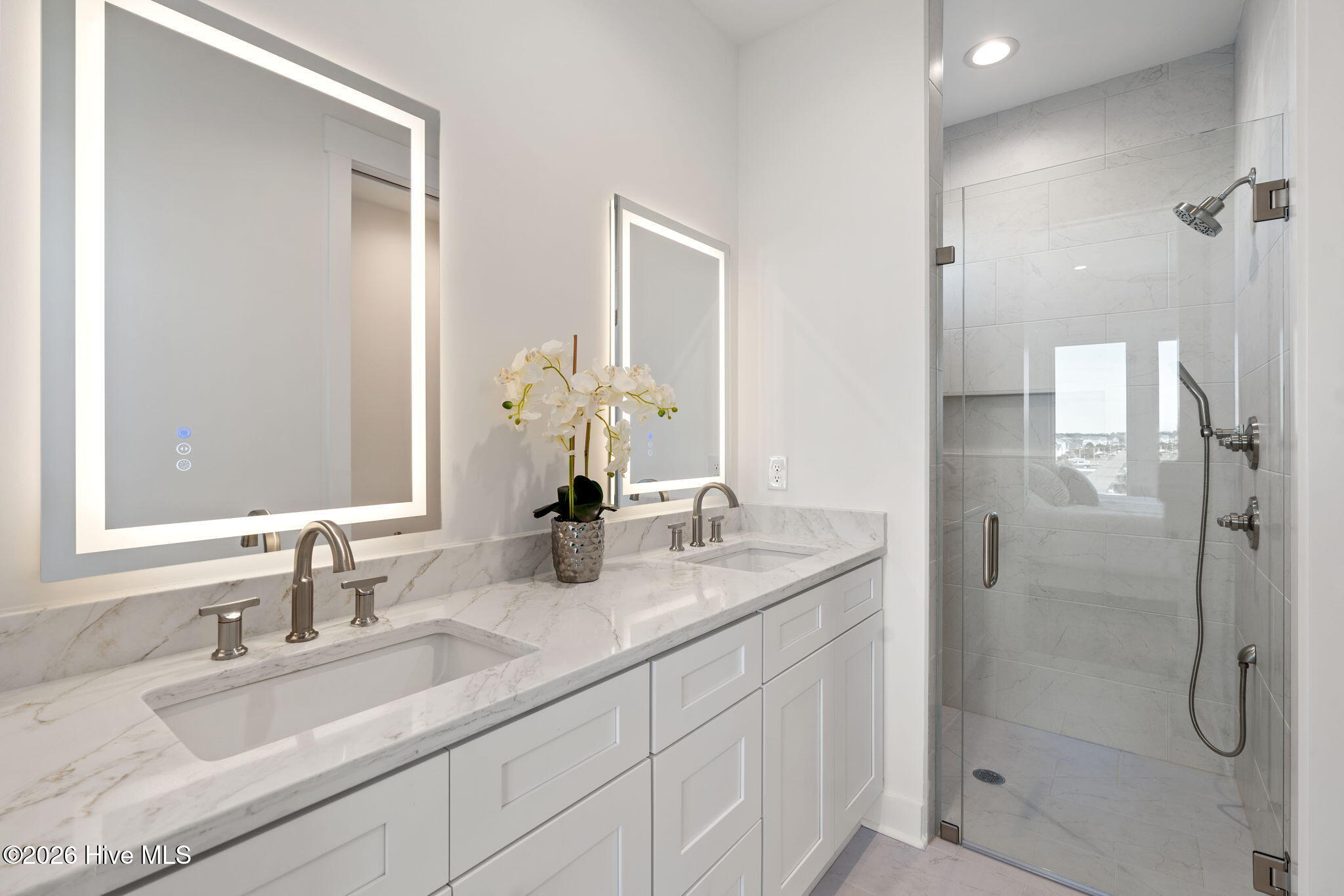 100554588 | Photo 21