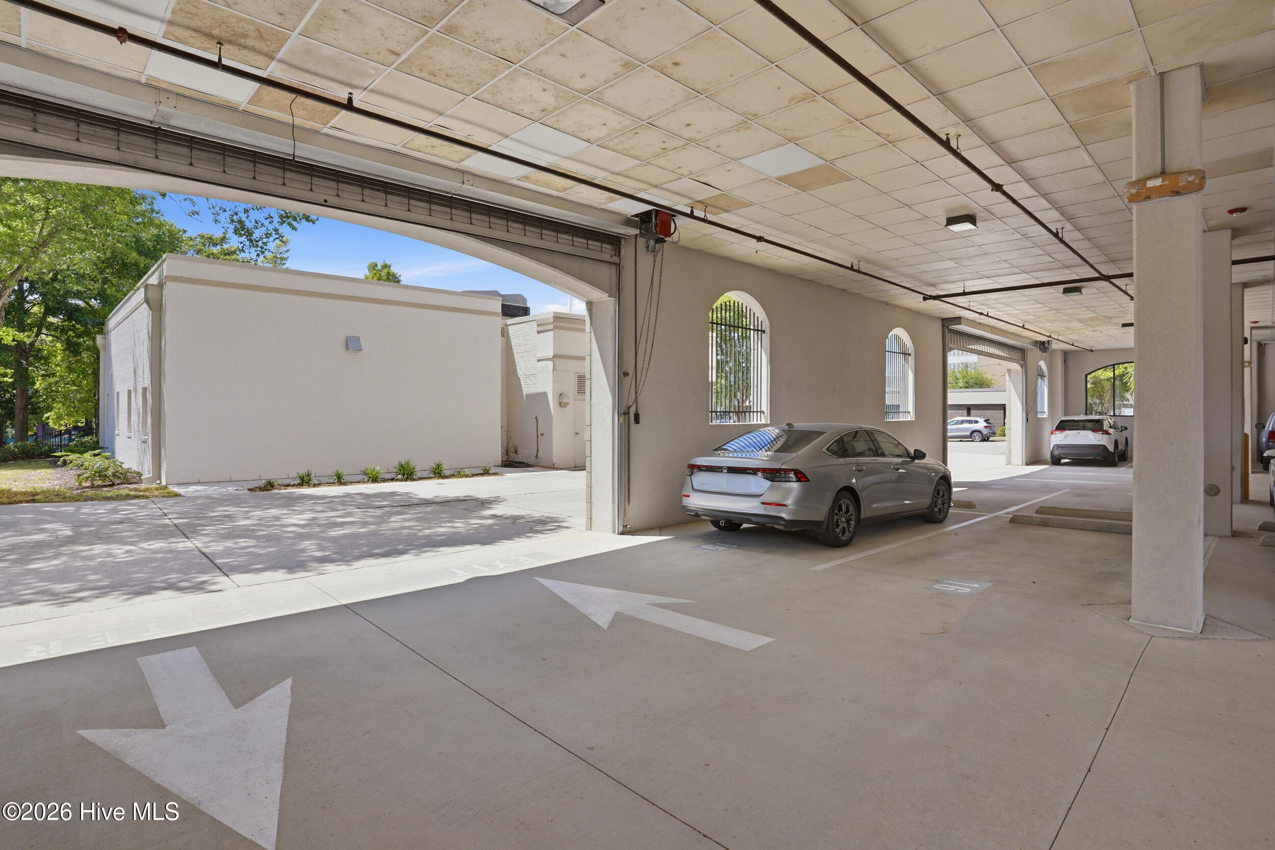 100570172 | Photo 39