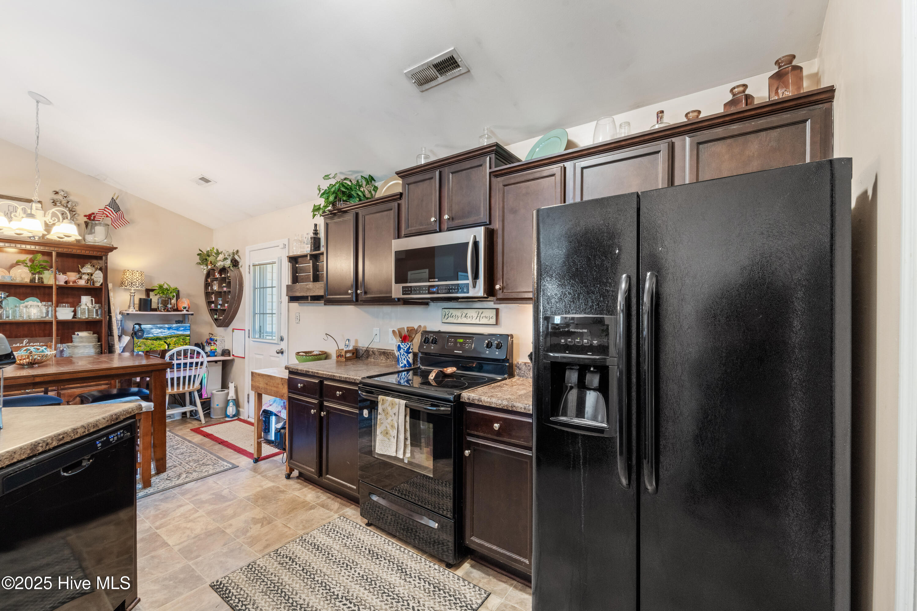 100542188 | Photo 10