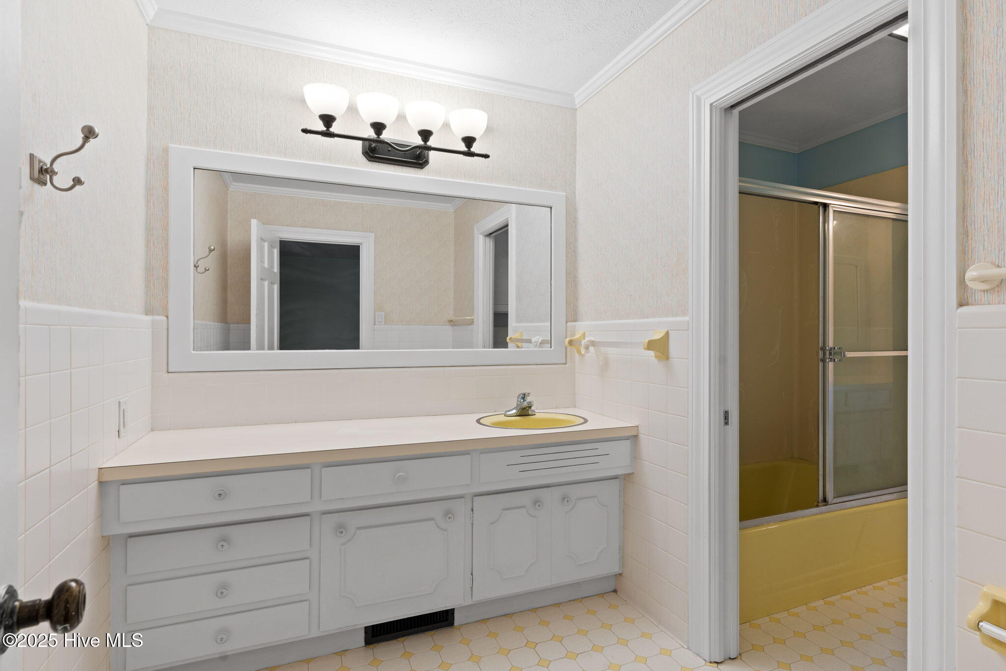 100526462 | Photo 40