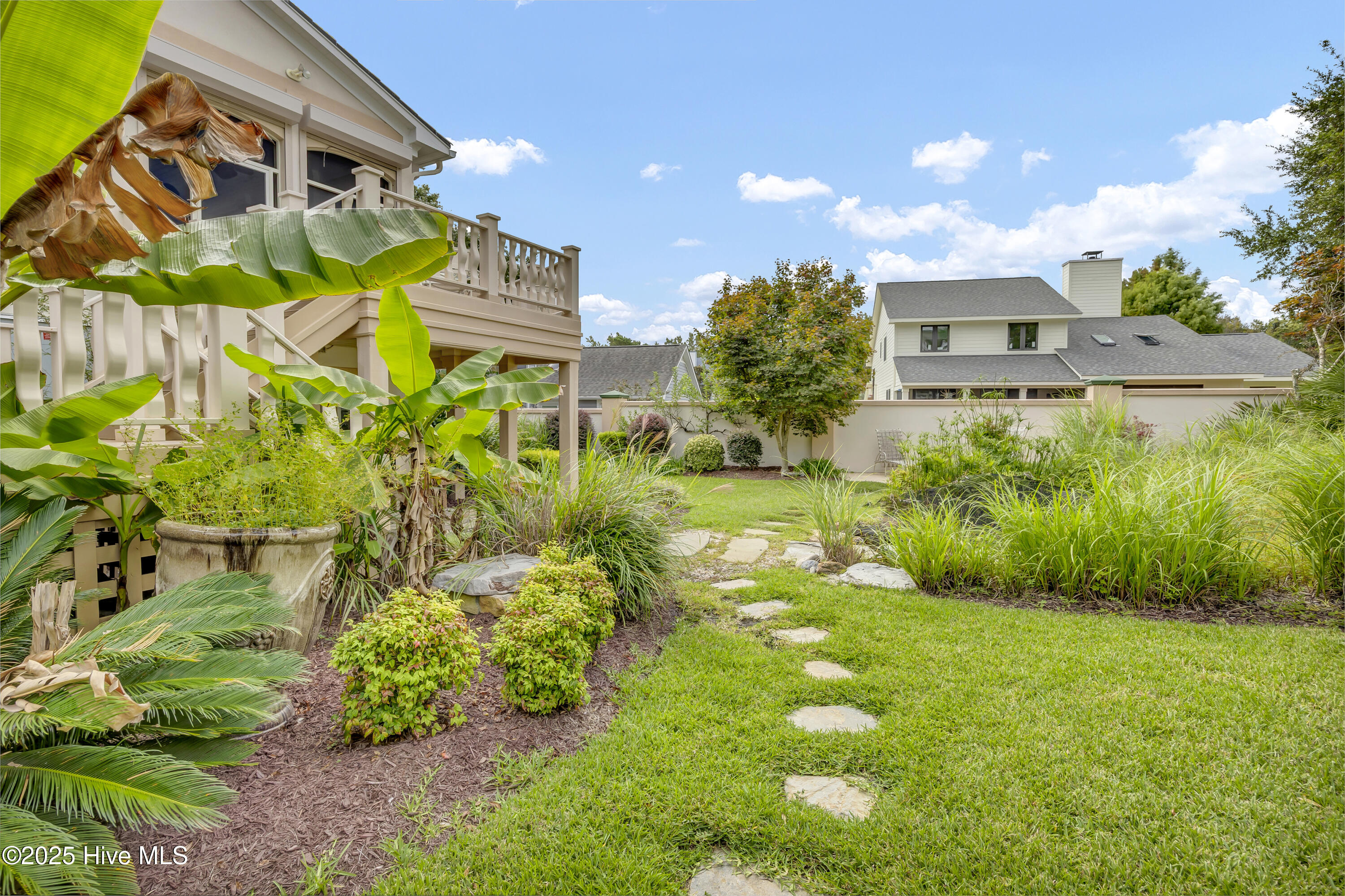 100530989 | Photo 66