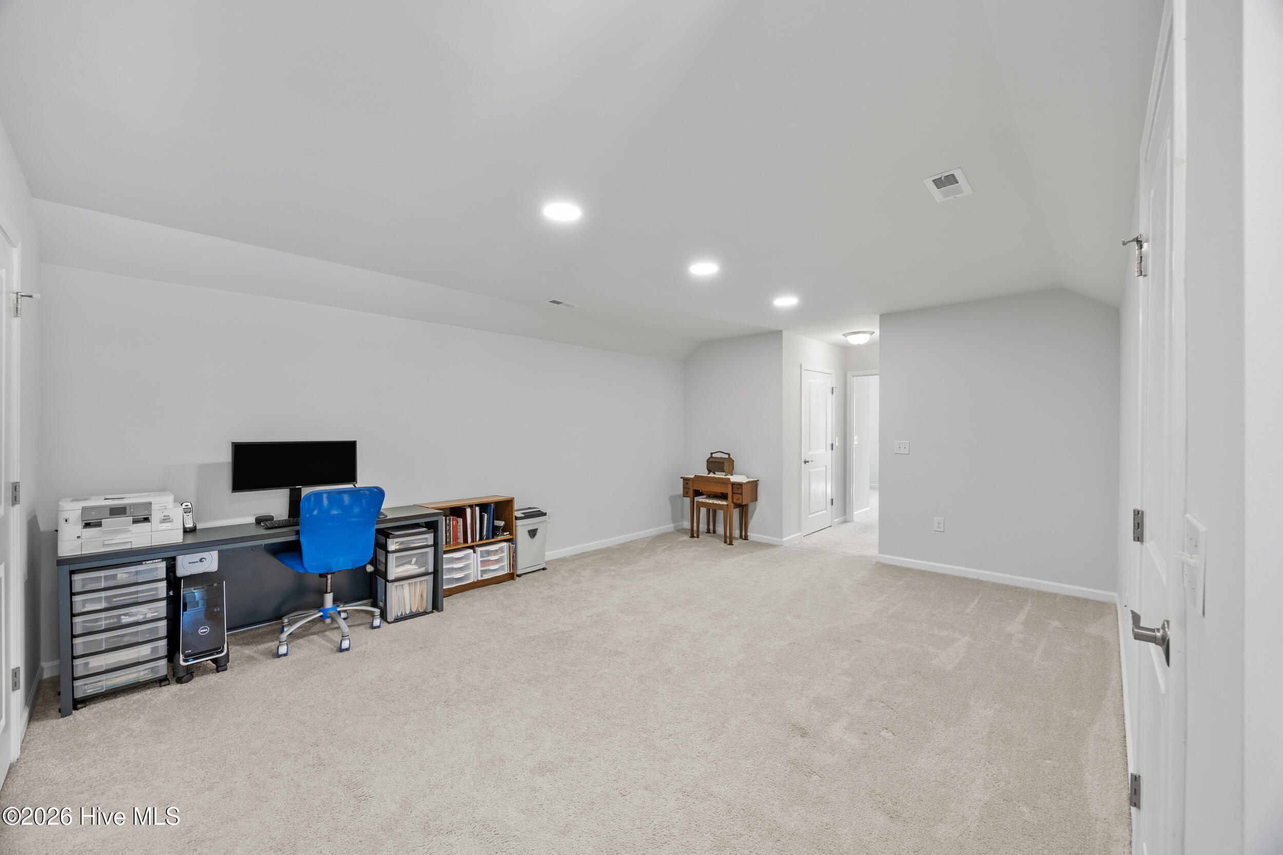 100570393 | Photo 23