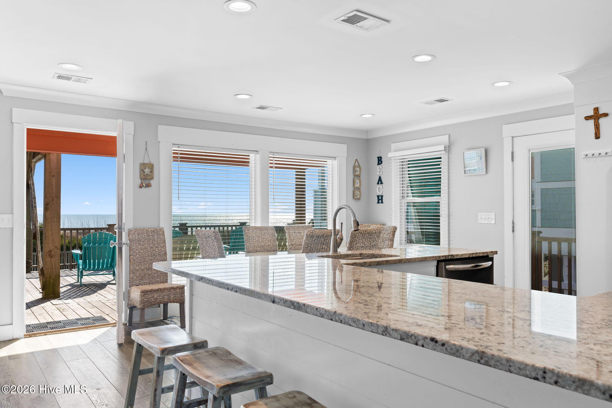 100552493 | Photo 16