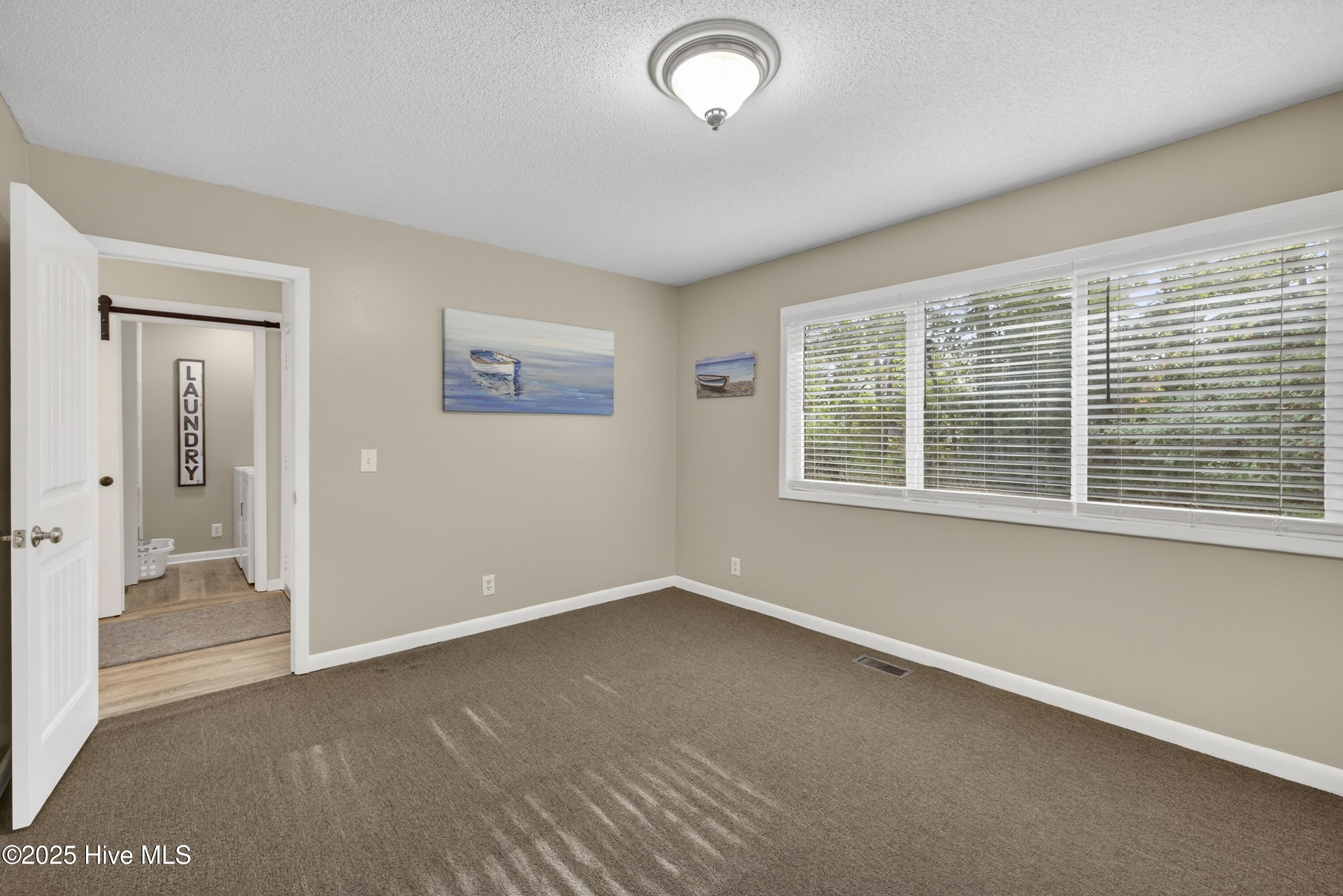 100543749 | Photo 29