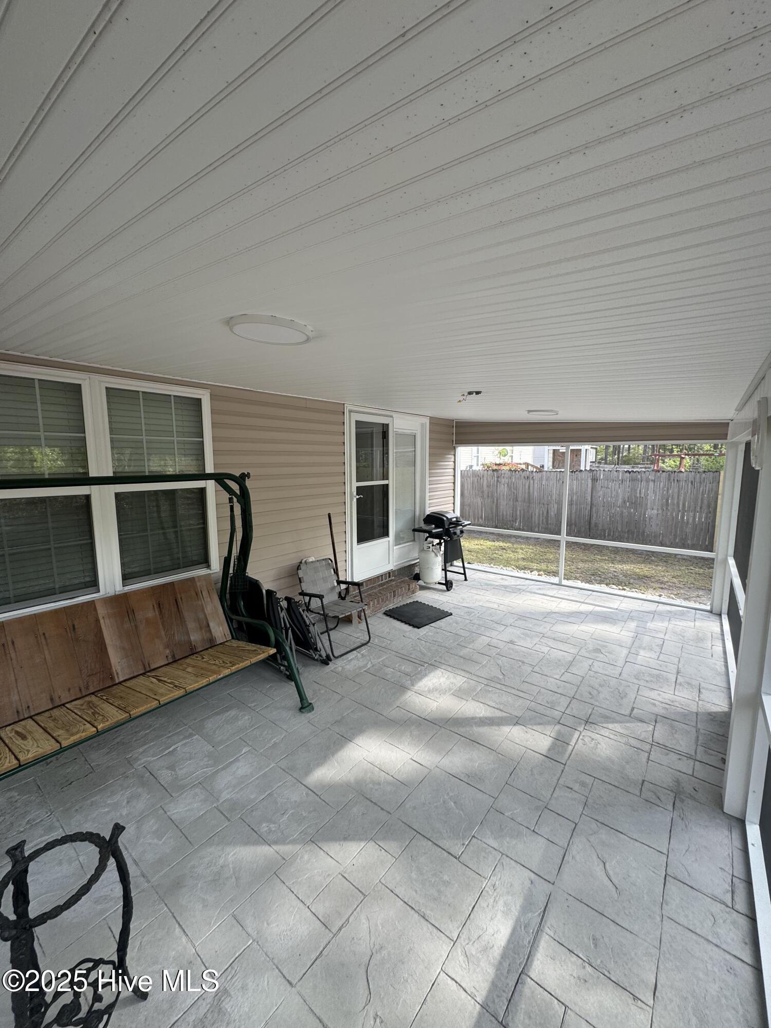 100503089 | Photo 51