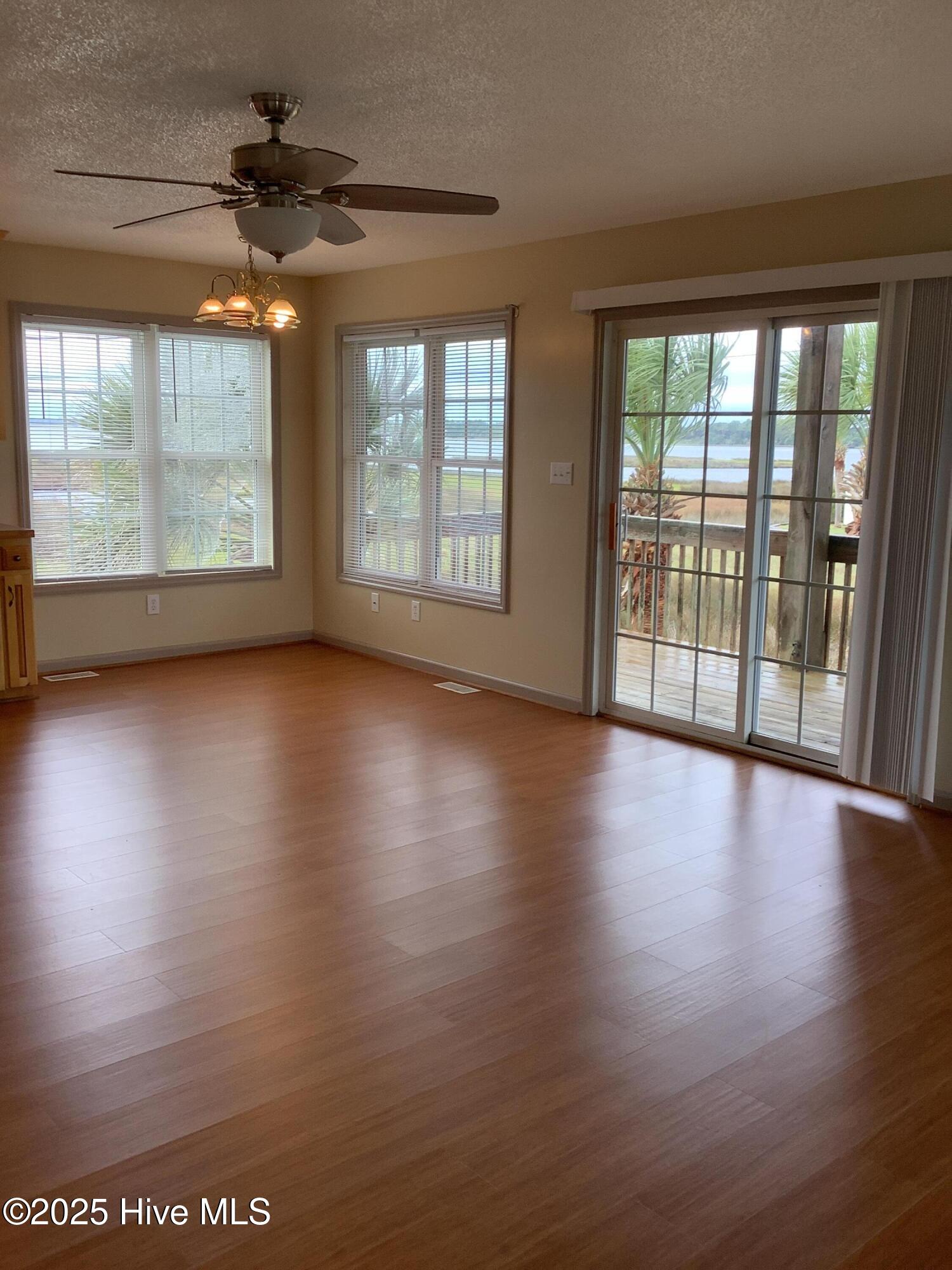 100530094 | Photo 27