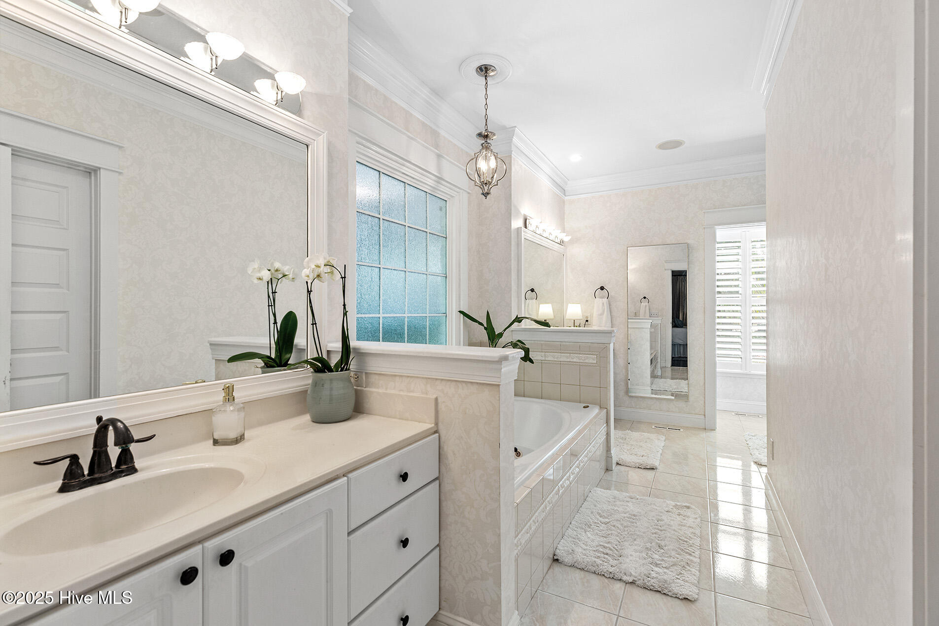 100541349 | Photo 16