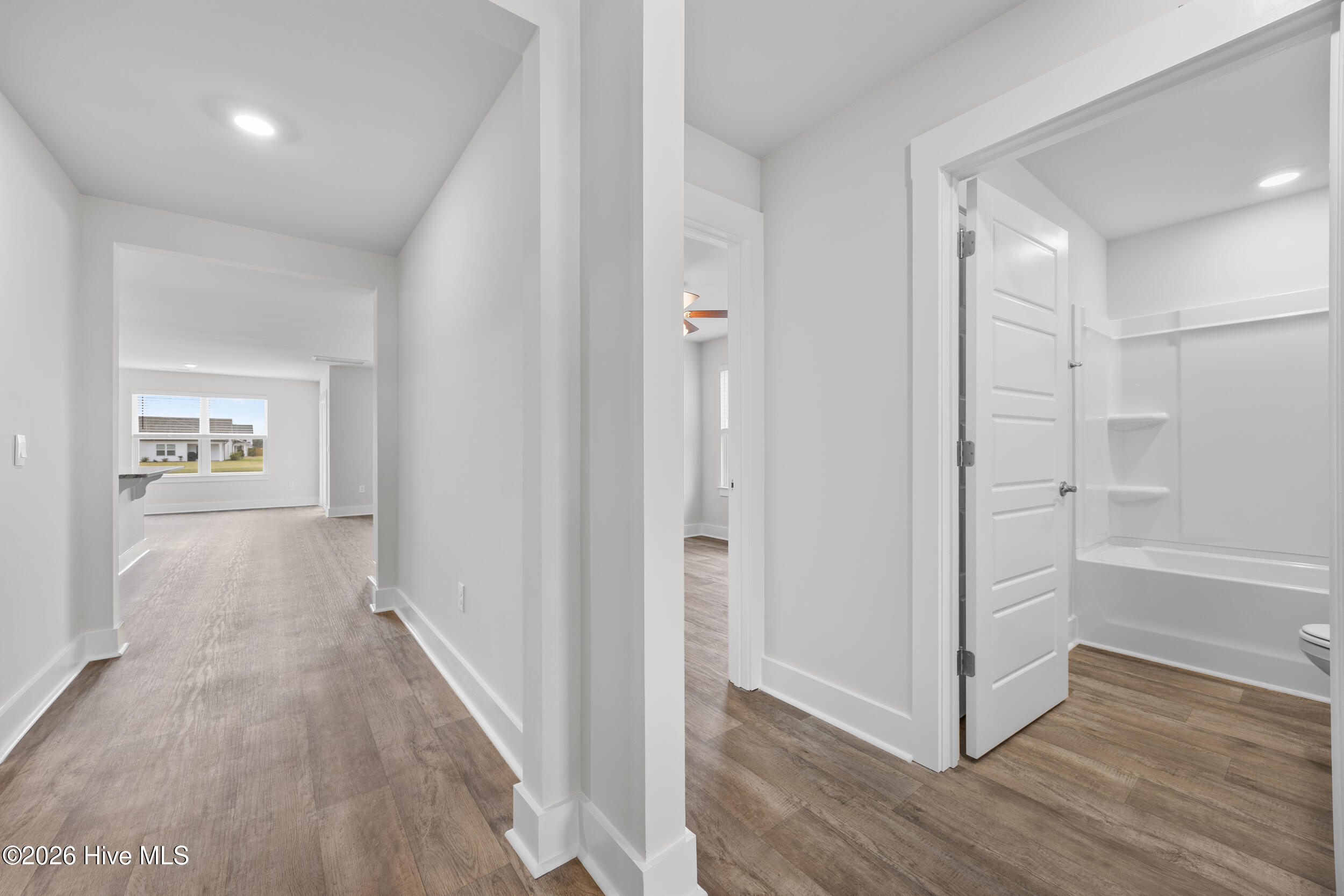 100563426 | Photo 14