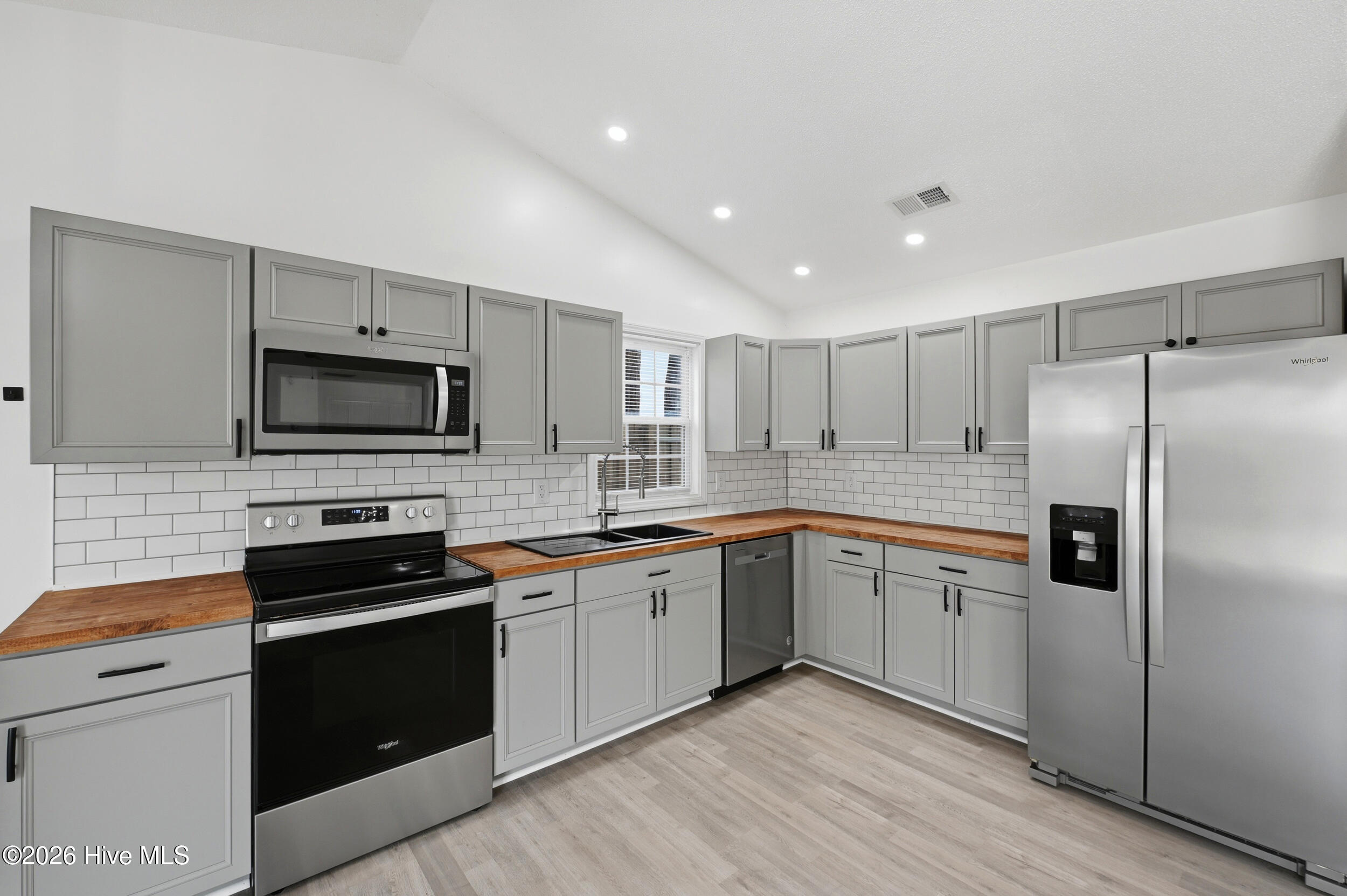 100562899 | Photo 10