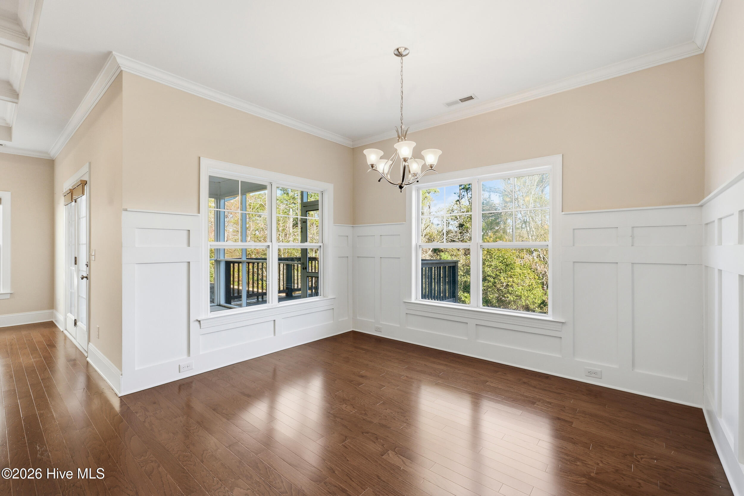 100547998 | Photo 16