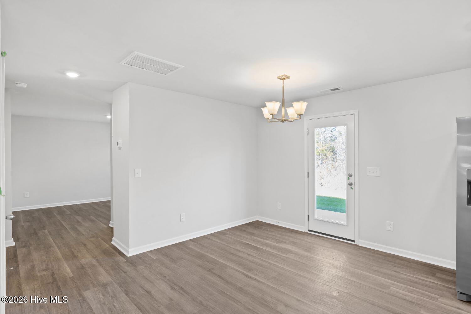 100535209 | Photo 18