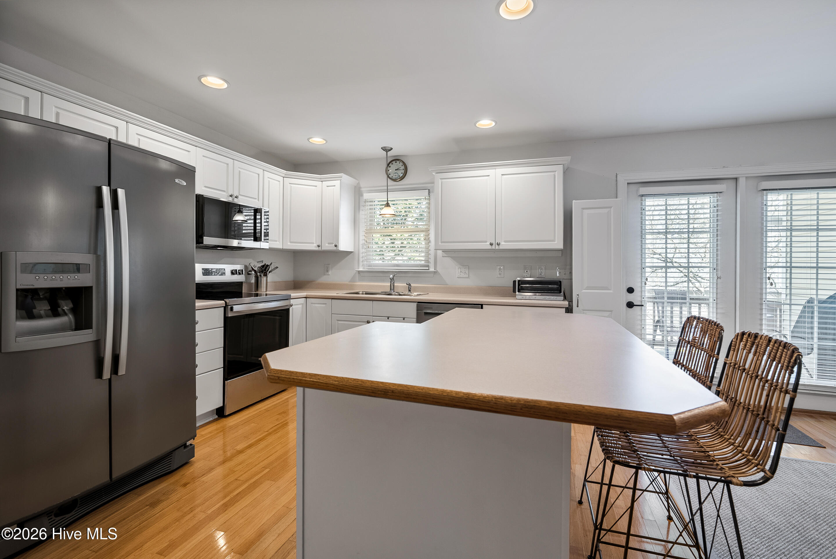 100559044 | Photo 16