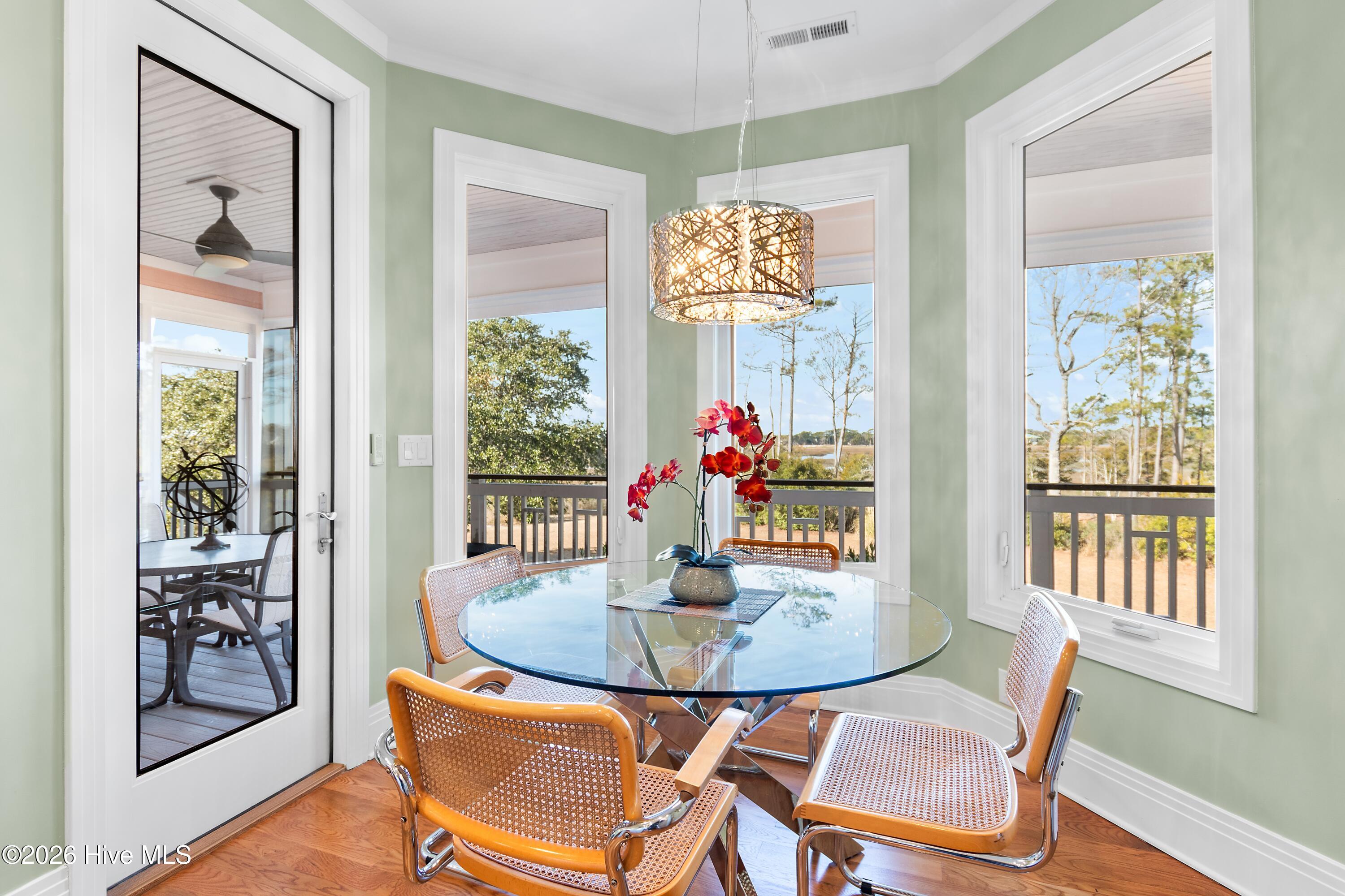 100549658 | Photo 16