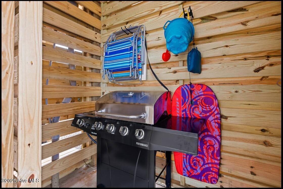 100534215 | Photo 33