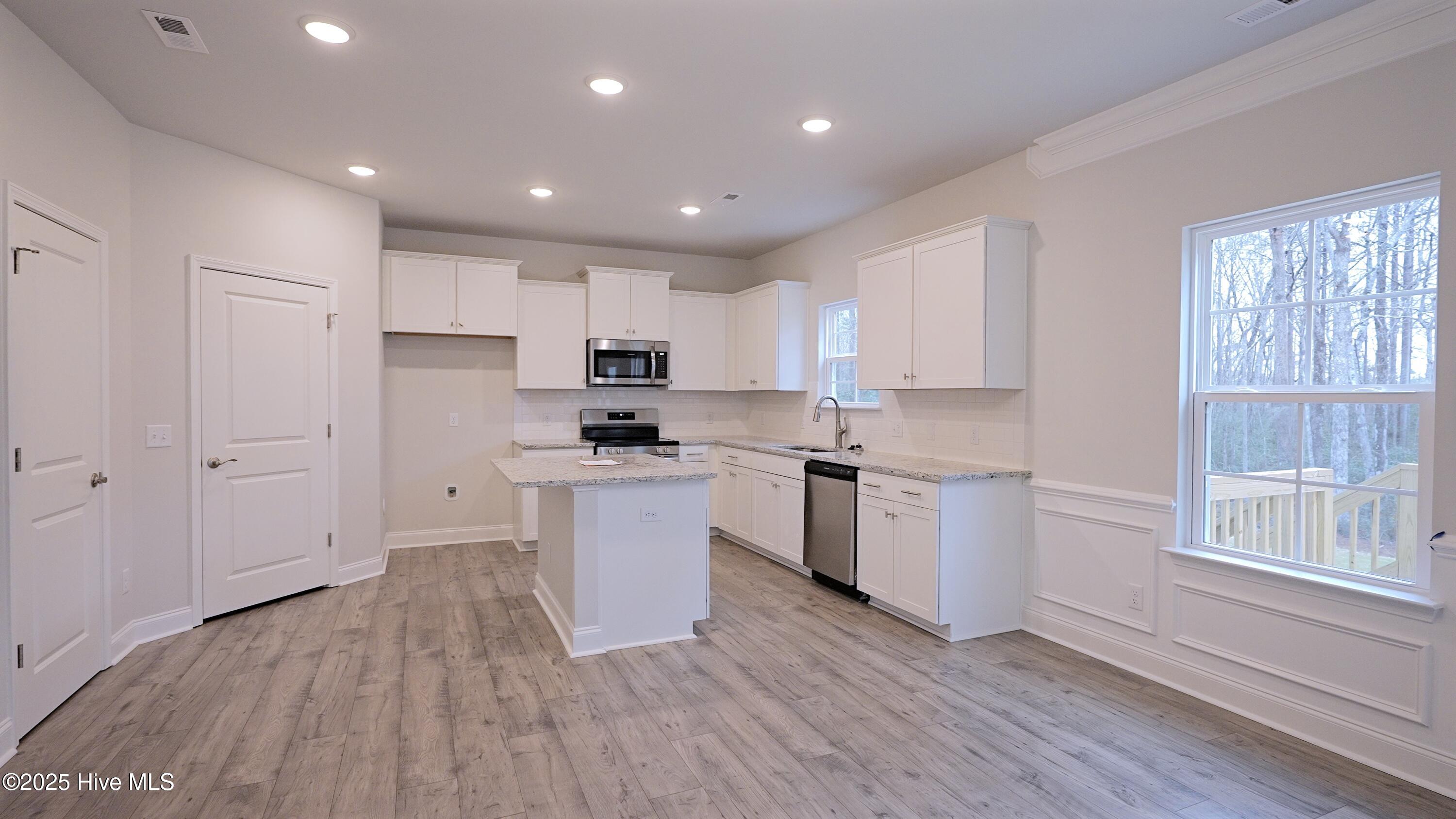 100536920 | Photo 13