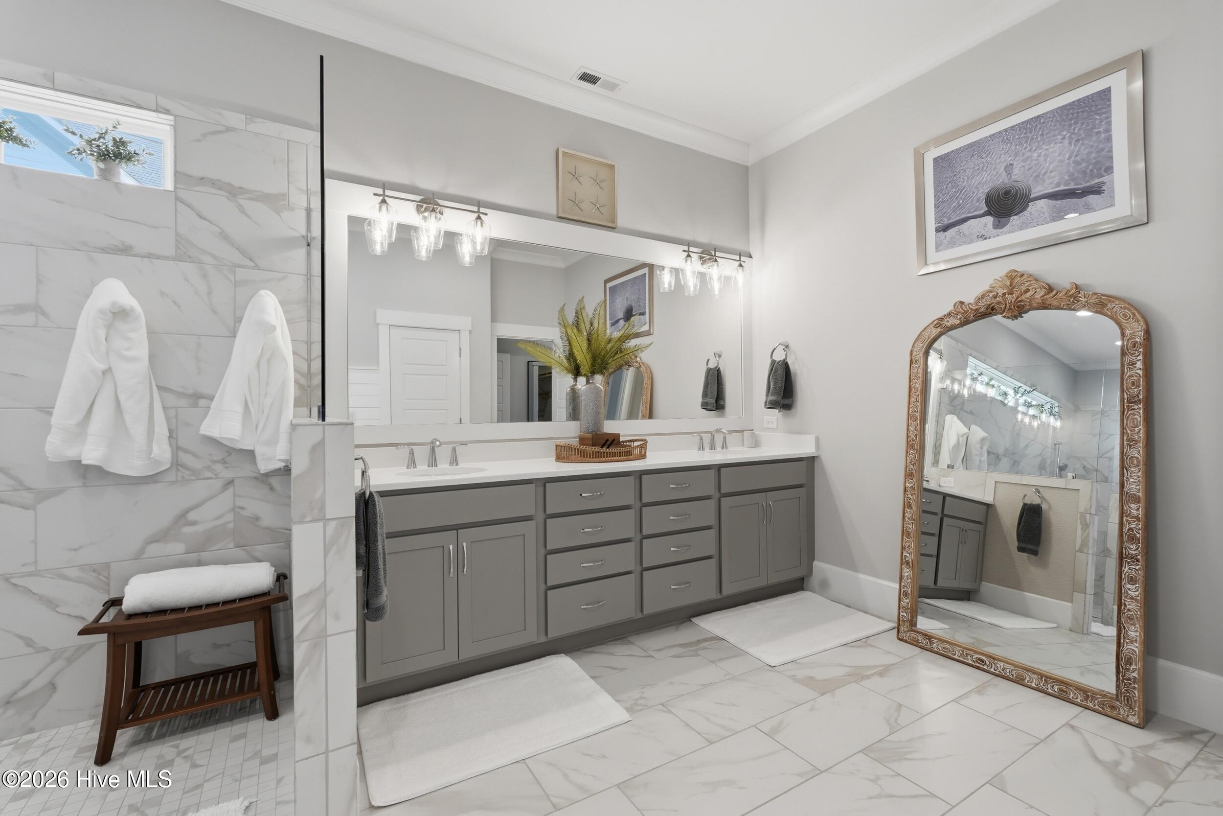 100567484 | Photo 30