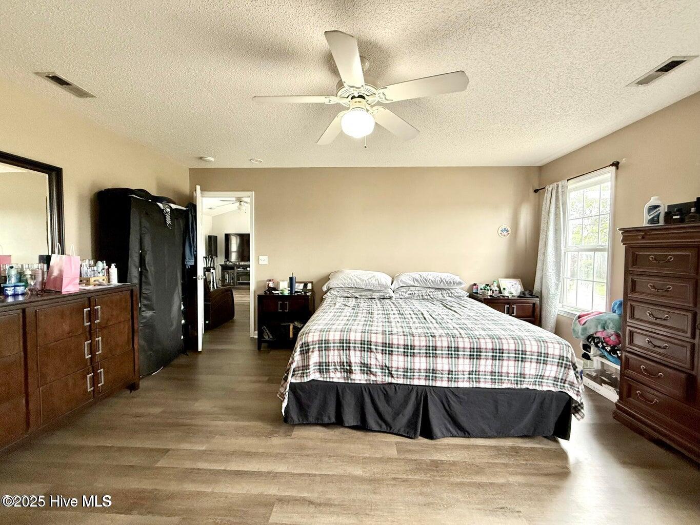 100528978 | Photo 26