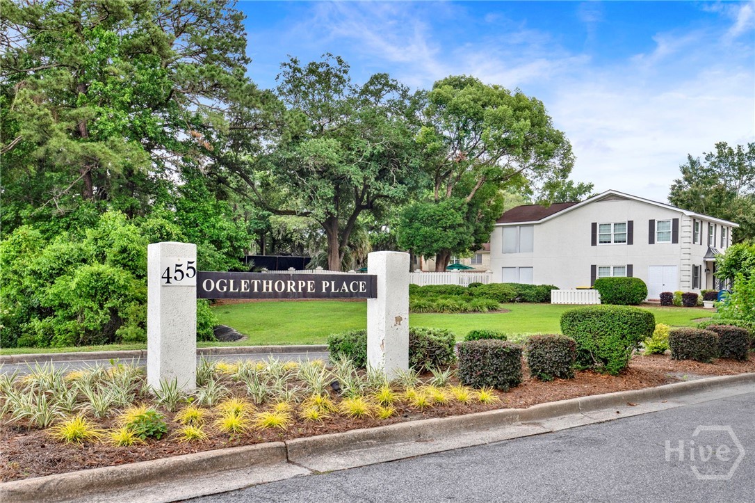 455 Mall Boulevard 6