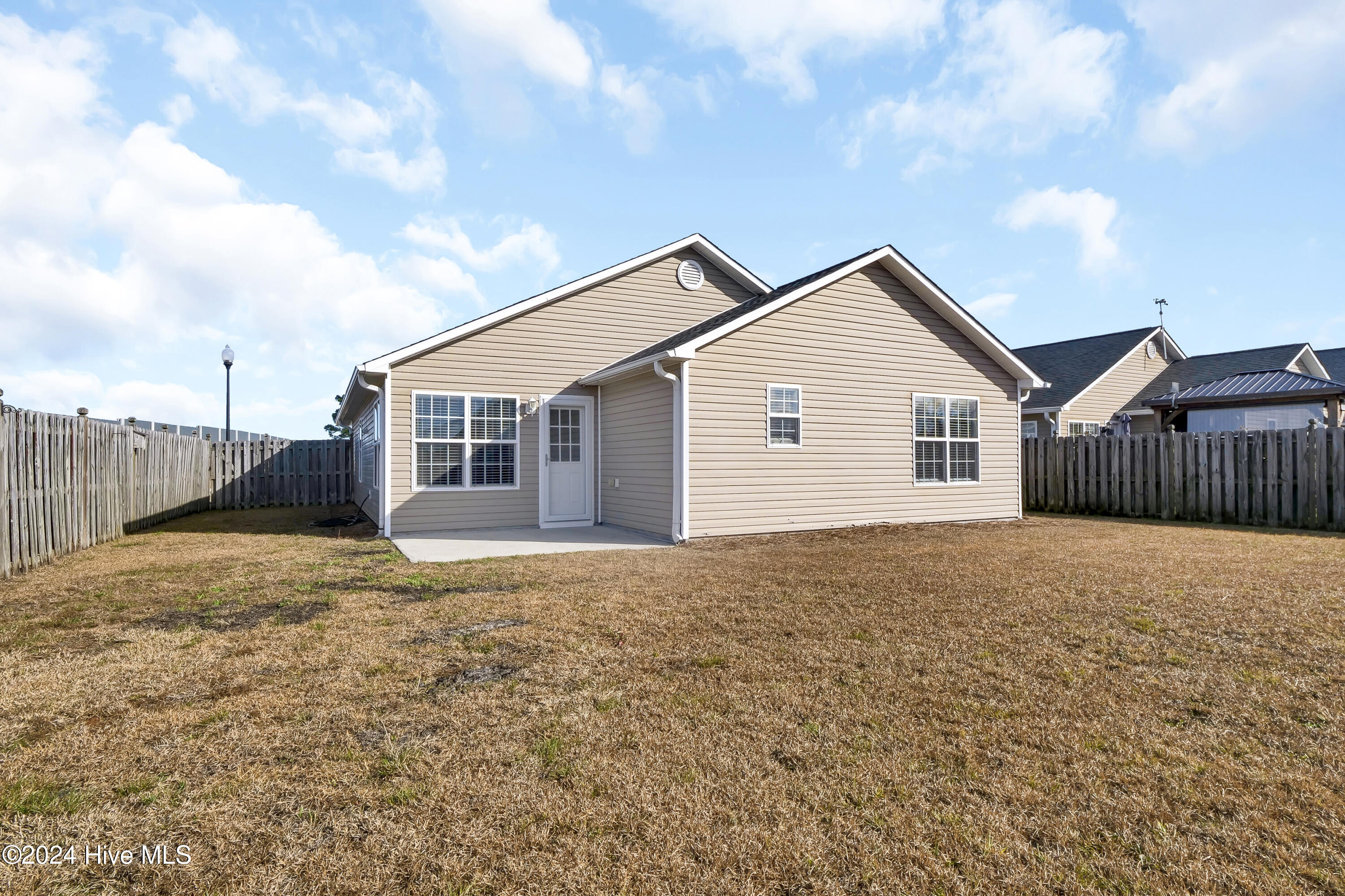 100565199 | Photo 28