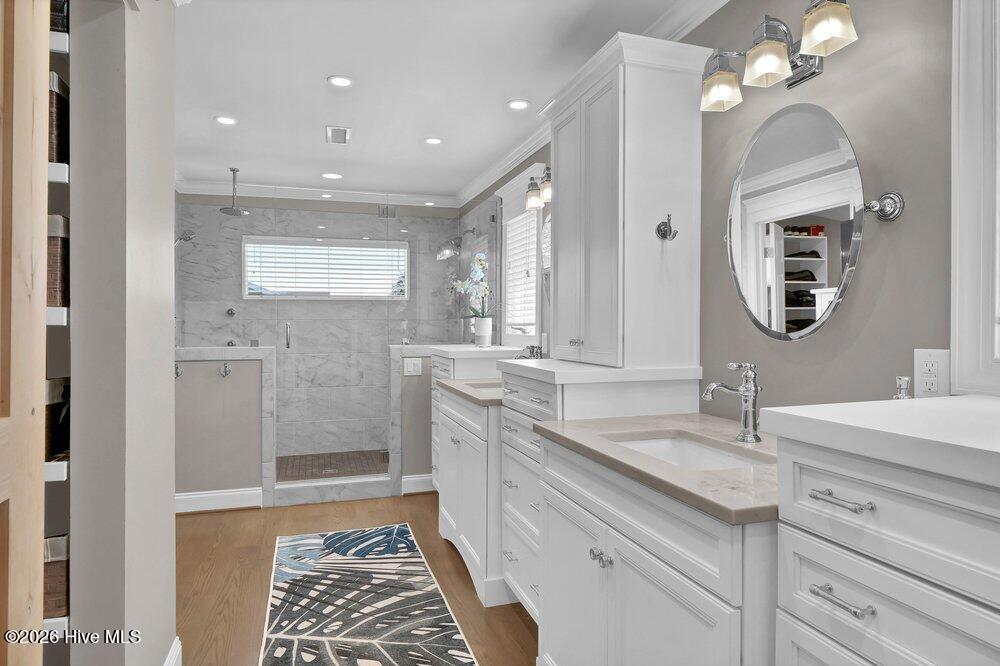 100559715 | Photo 33