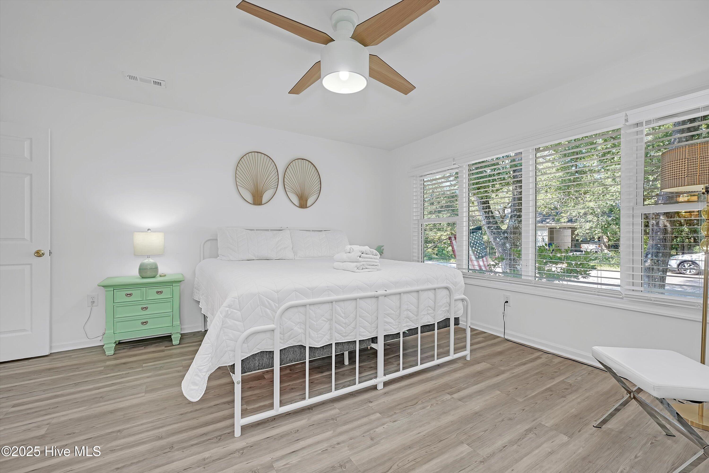 100527837 | Photo 24