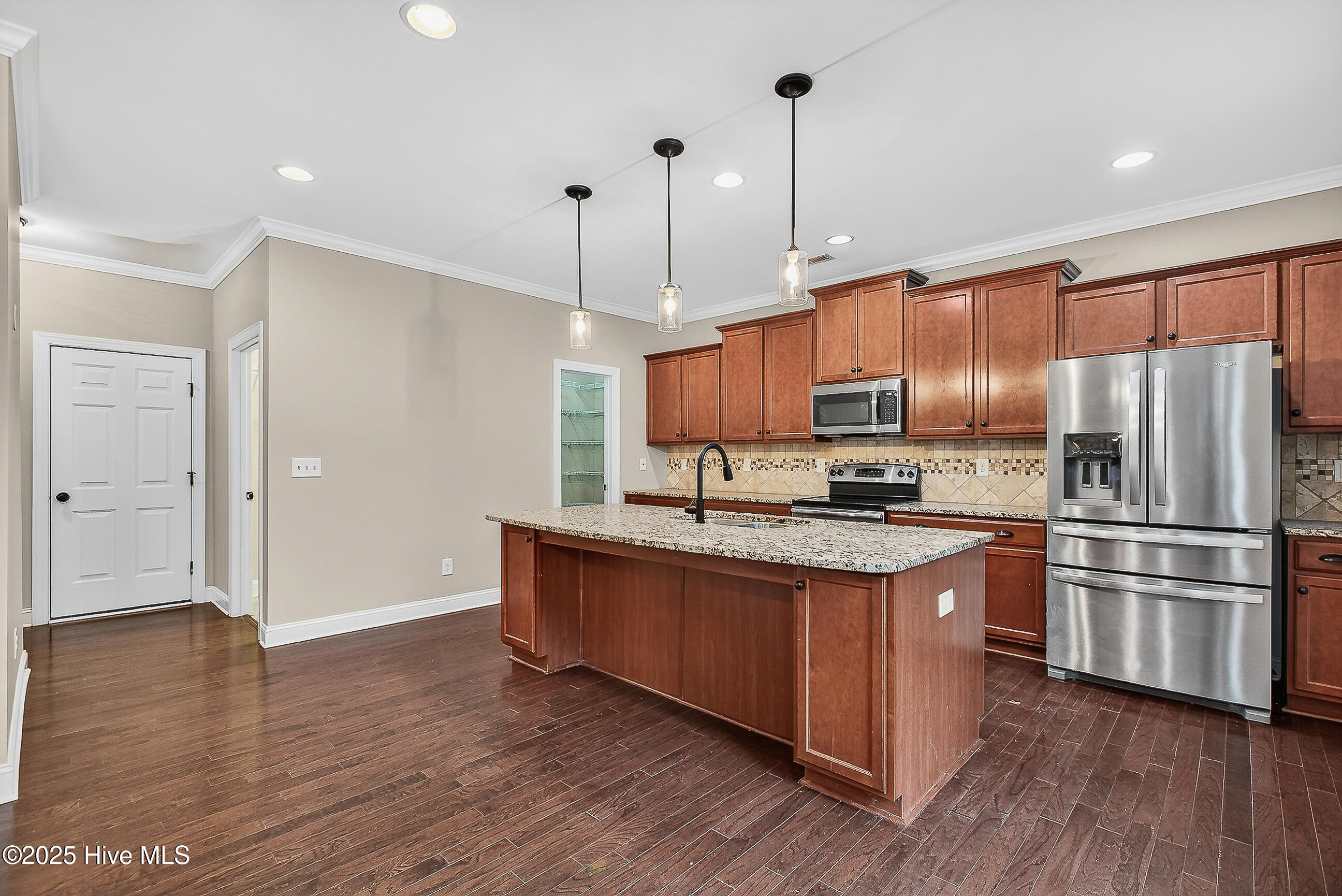 100534677 | Photo 20