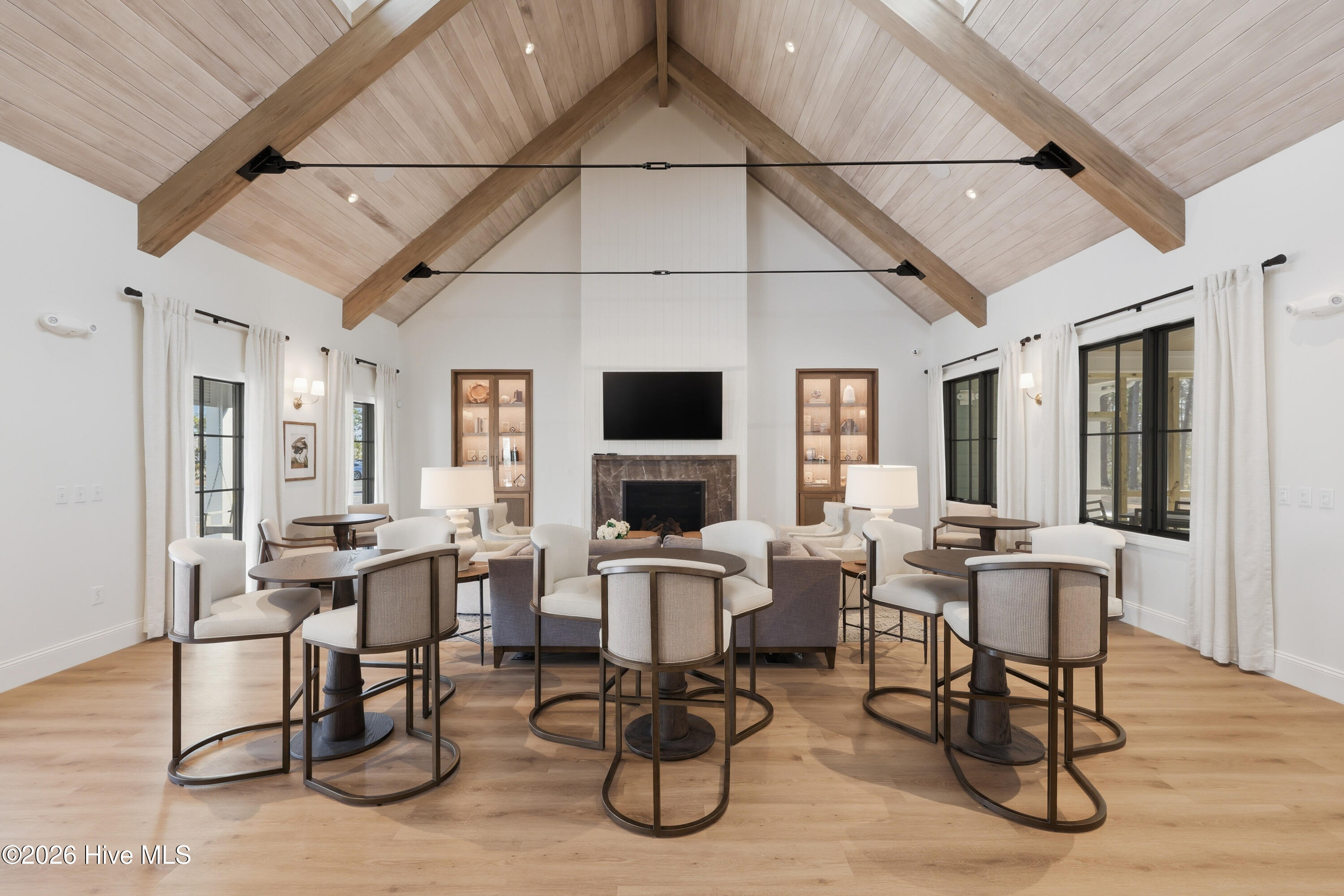 100569190 | Photo 86