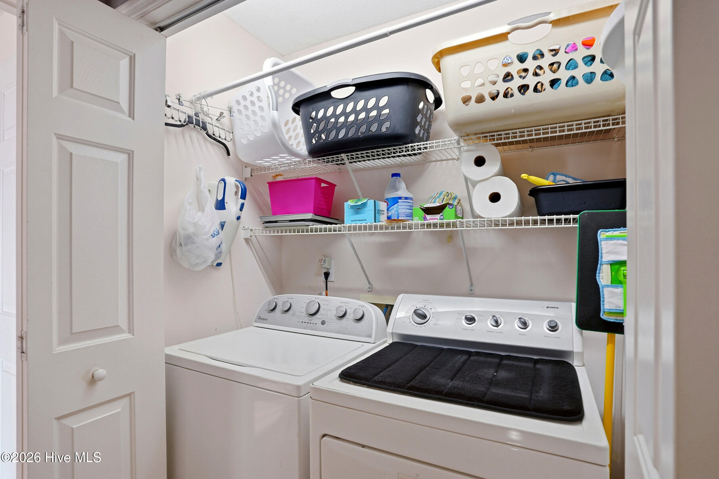 100551882 | Photo 30