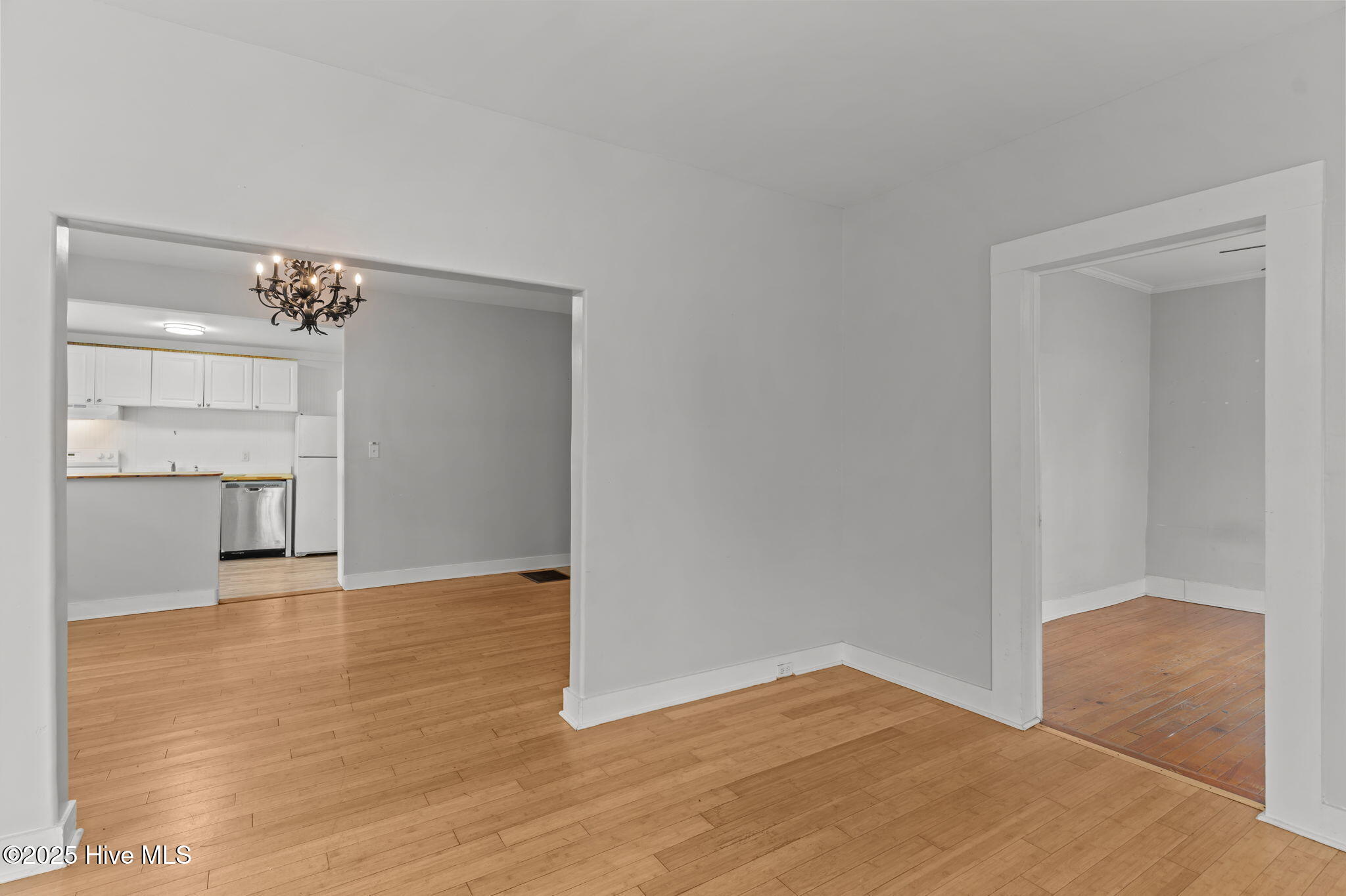 100542982 | Photo 28