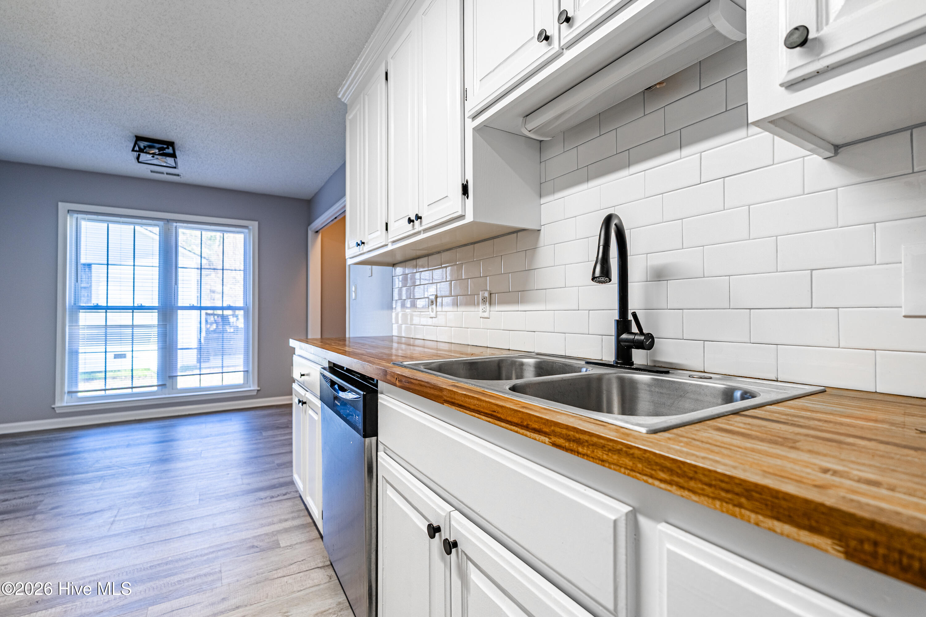 100557378 | Photo 22