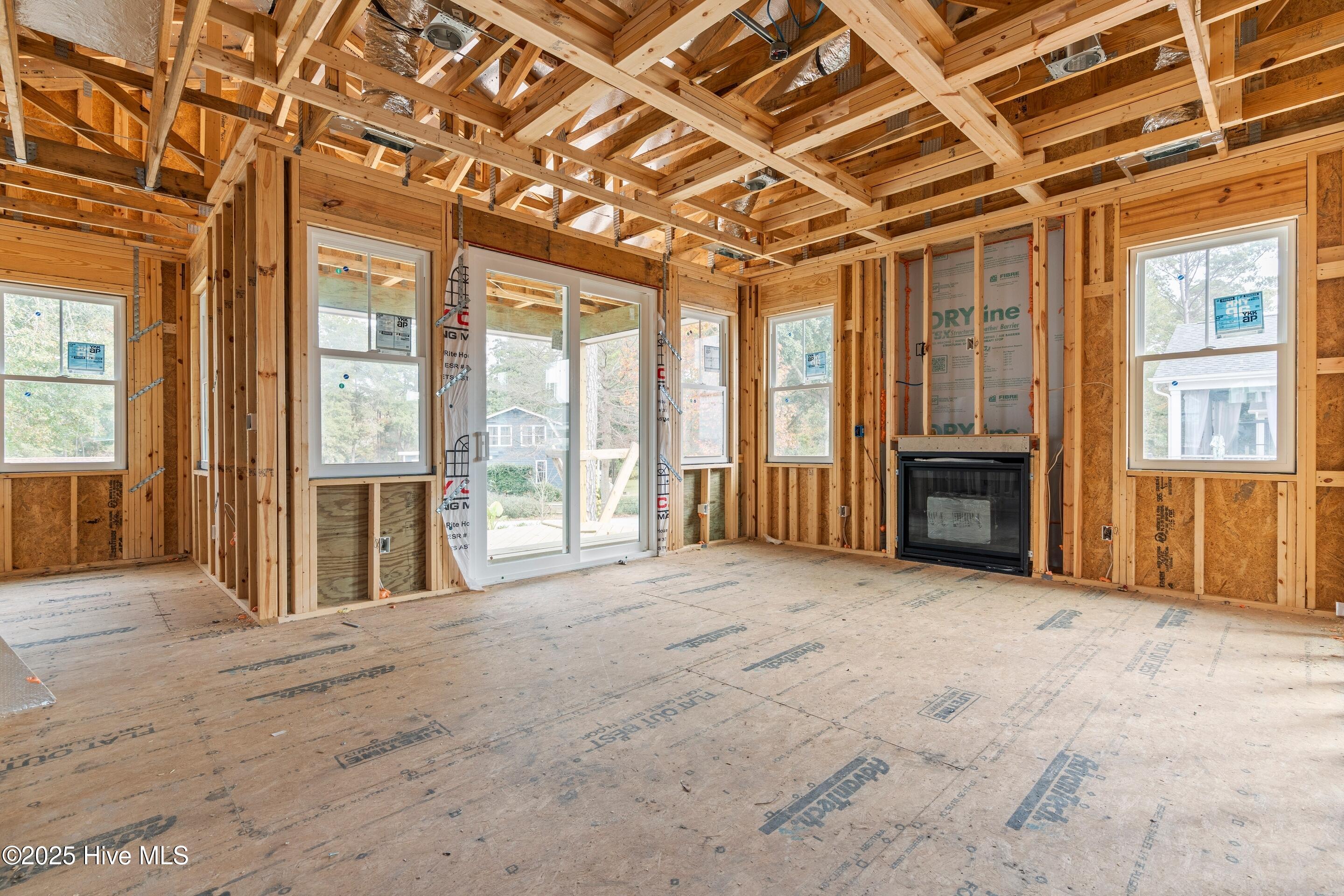 100543070 | Photo 45