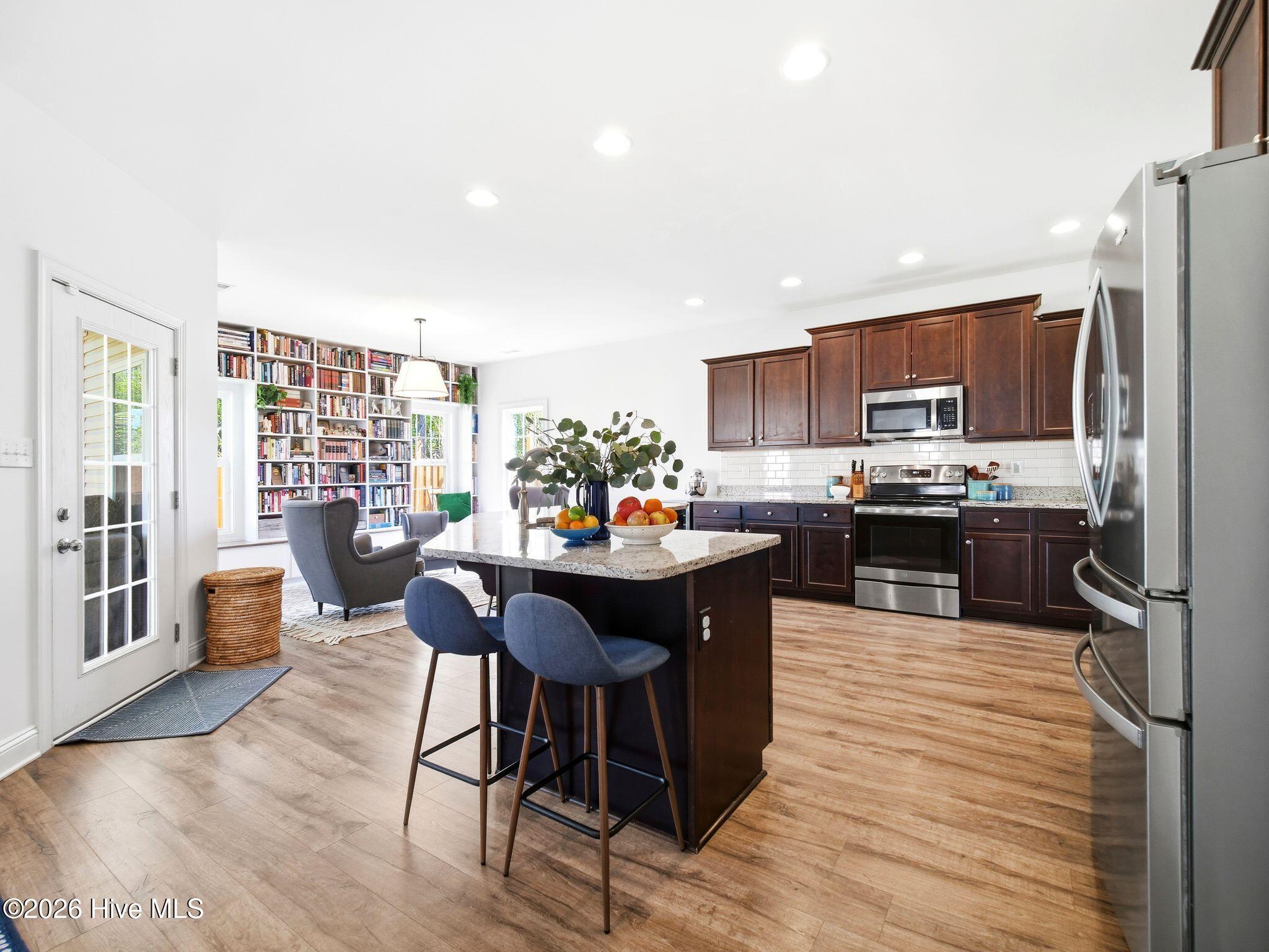 100569153 | Photo 21