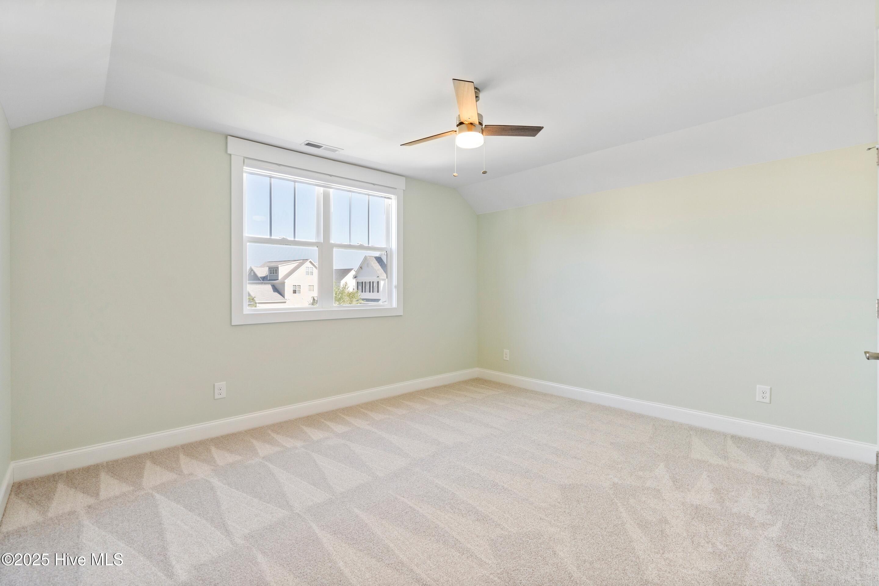 100527219 | Photo 41