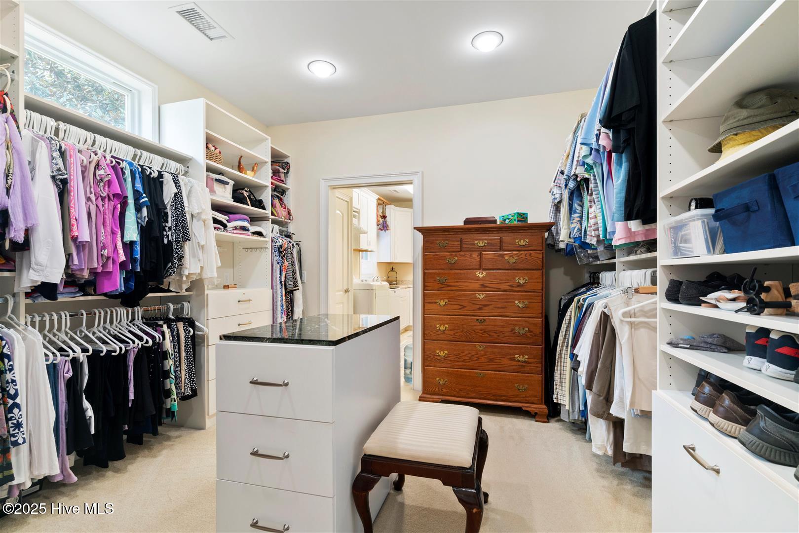 100518615 | Photo 49