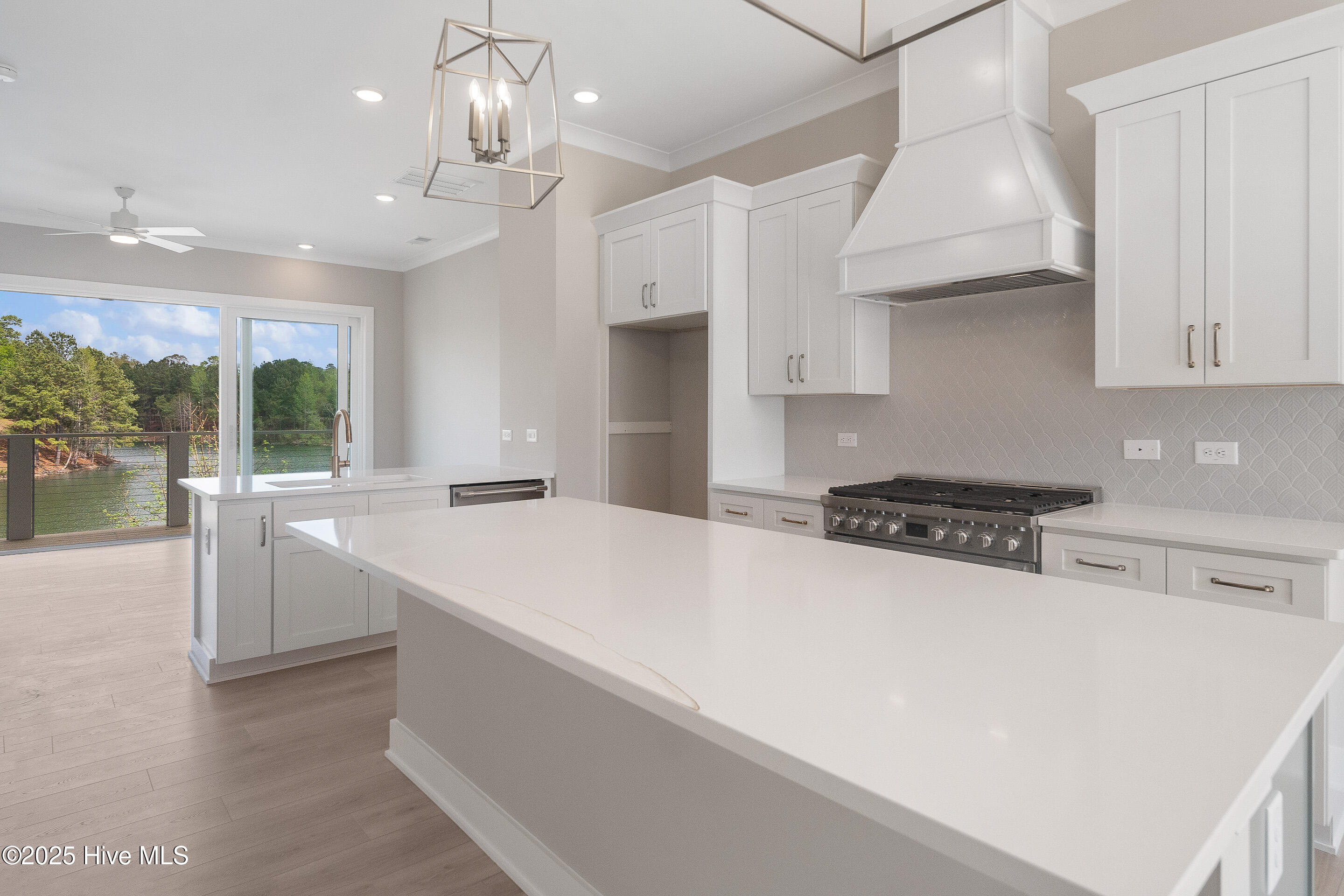 100508387 | Photo 14