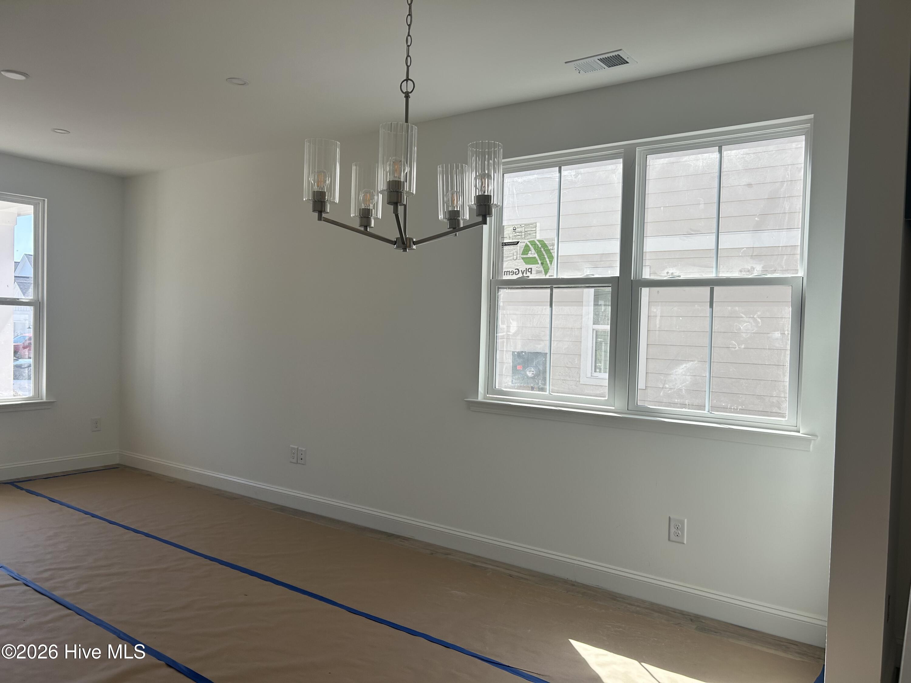 100558697 | Photo 11