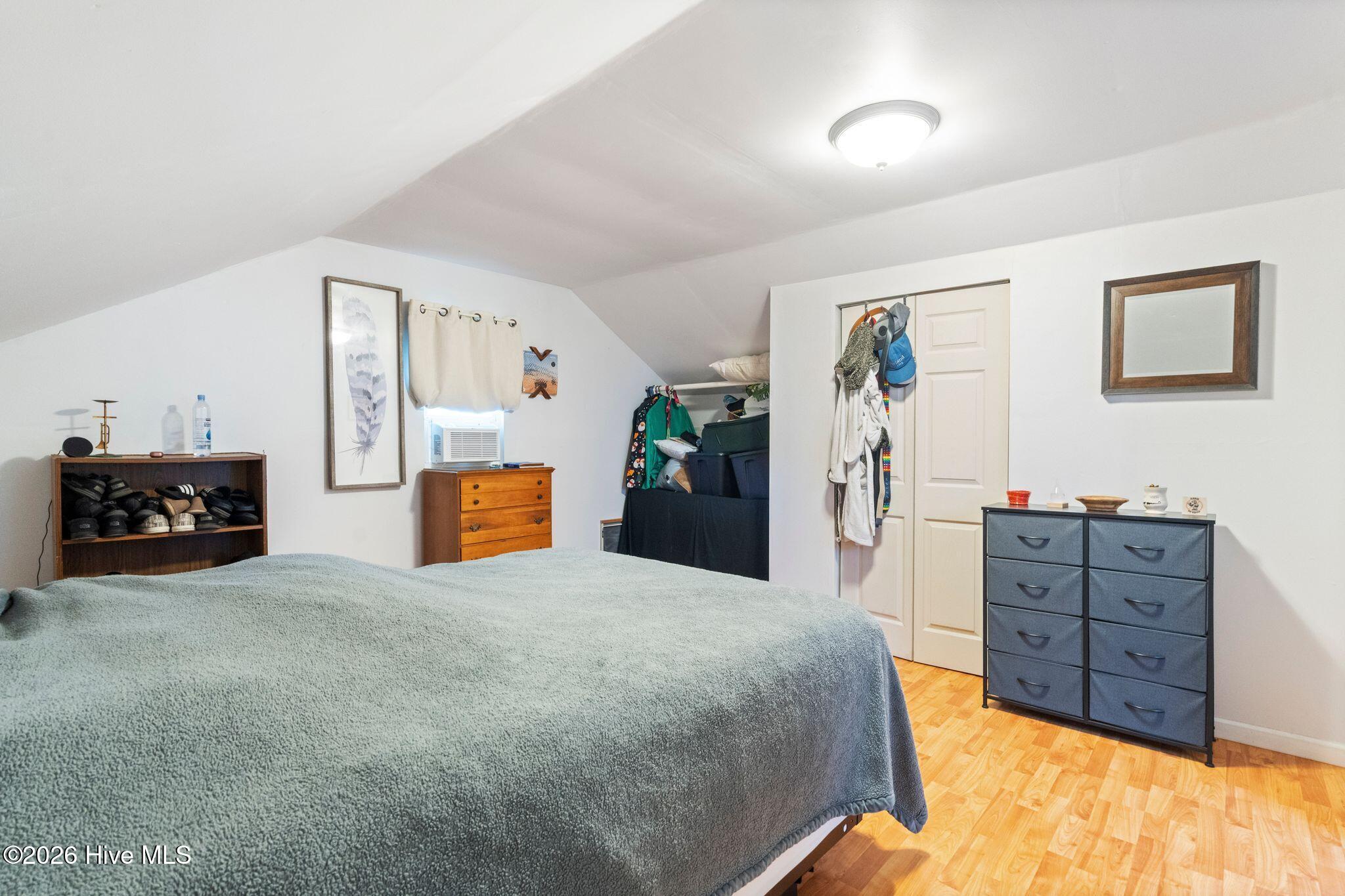 100570327 | Photo 50