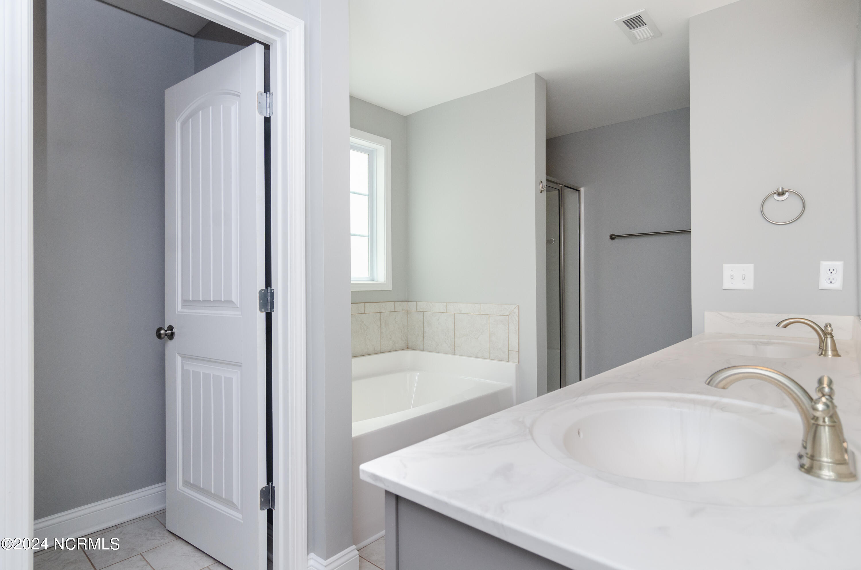 100547679 | Photo 21