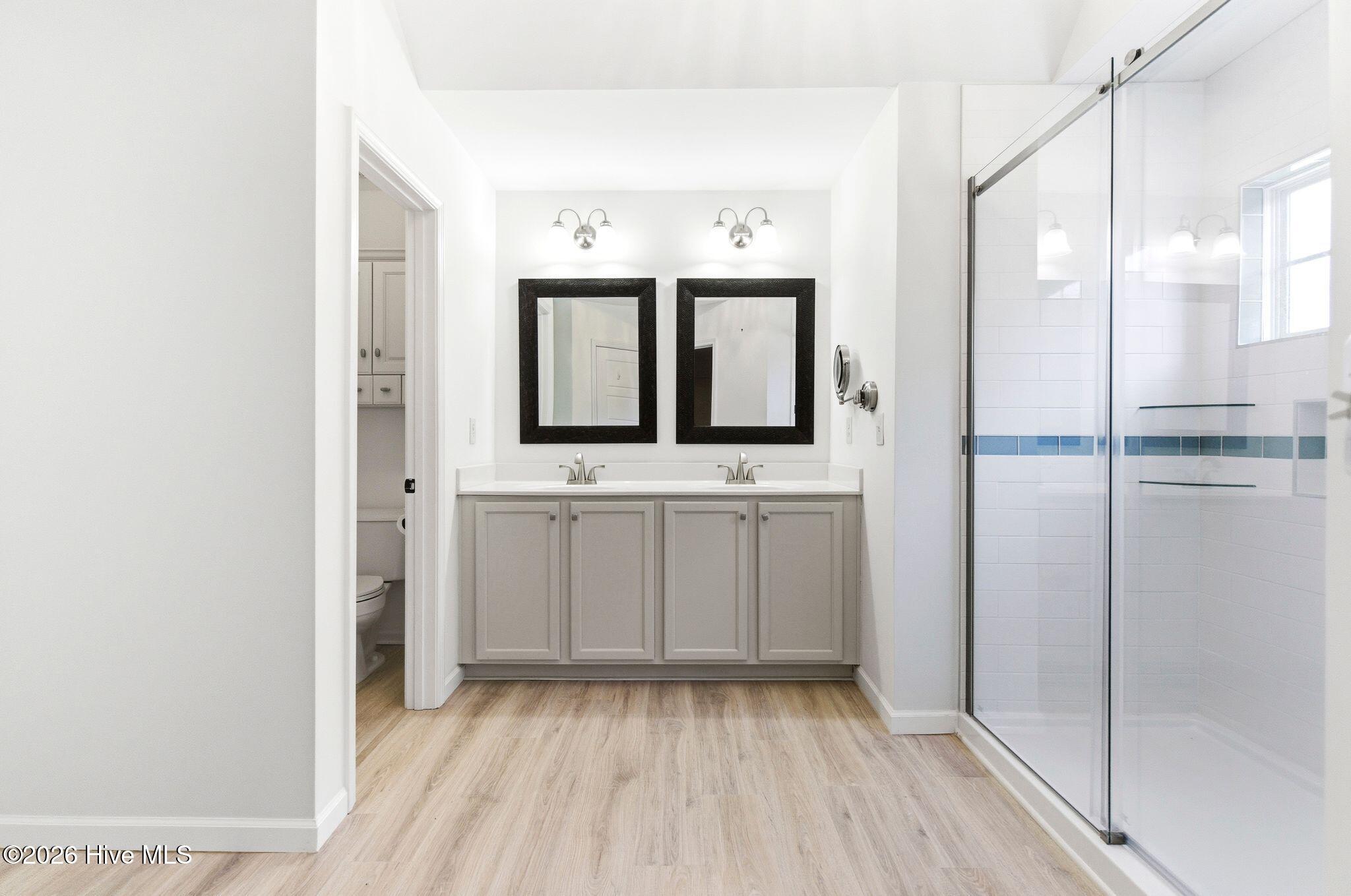 100566859 | Photo 38